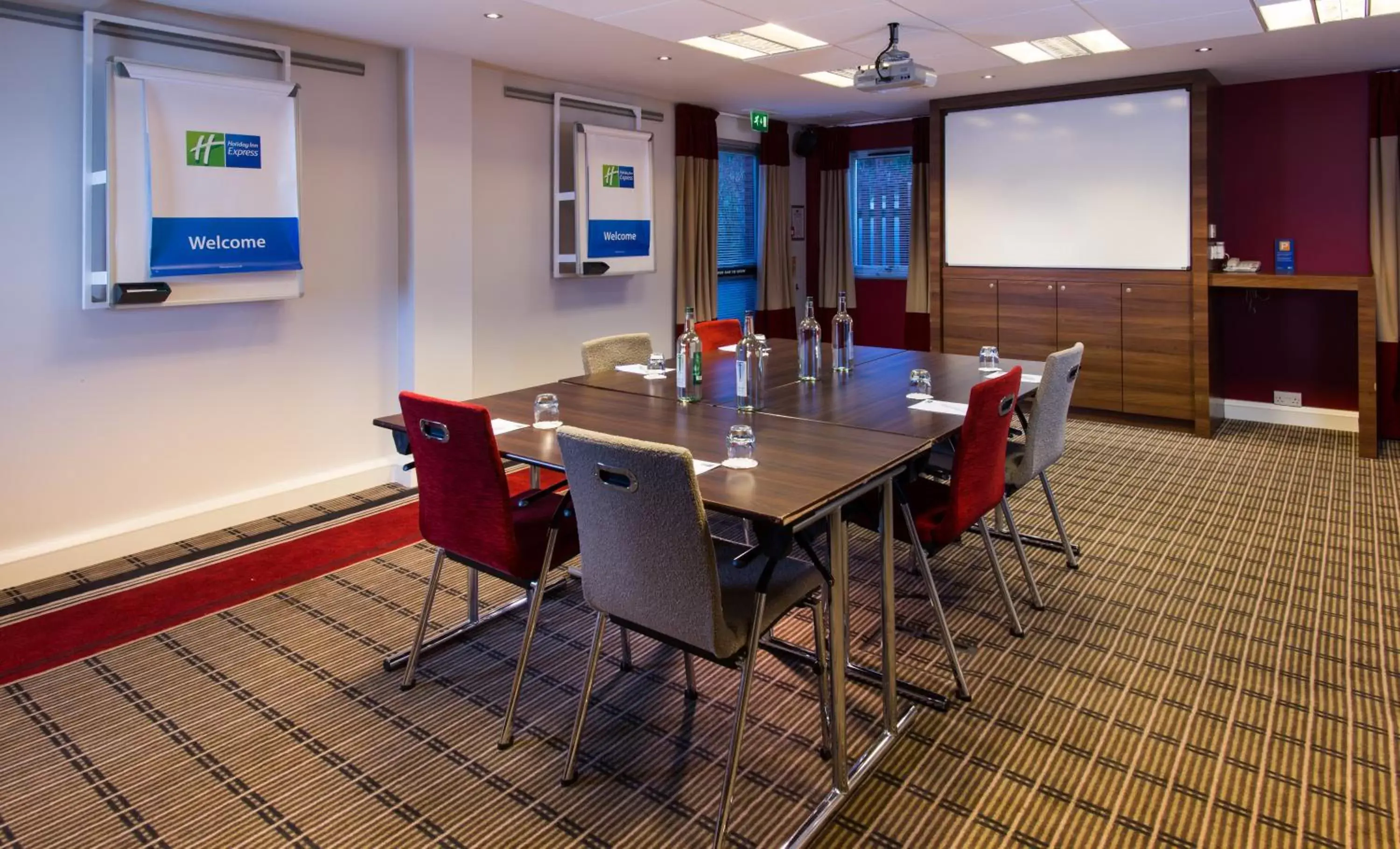 Meeting/conference room in Holiday Inn Express Stoke-On-Trent, an IHG Hotel
