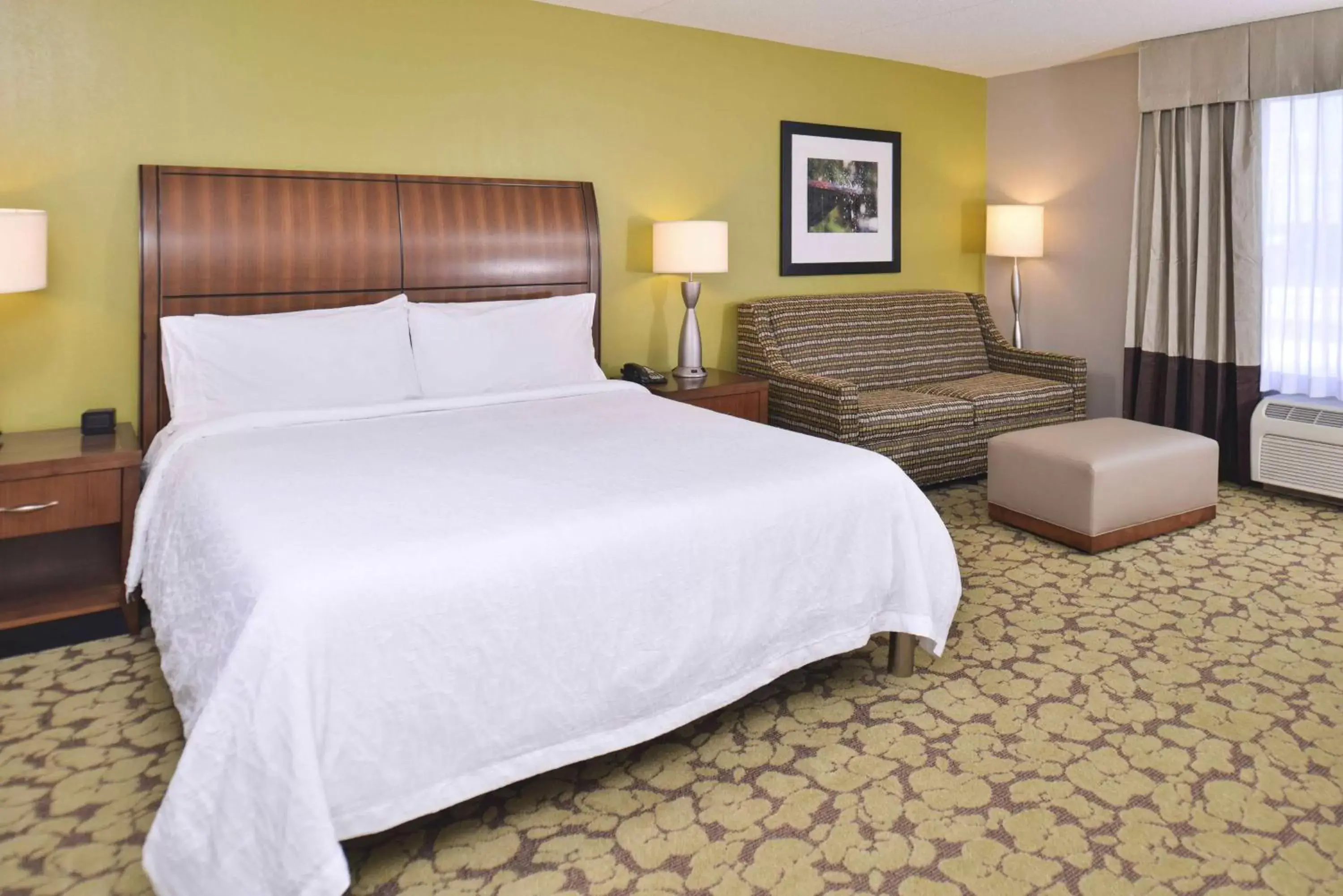 Bed in Hilton Garden Inn Indianapolis/Carmel