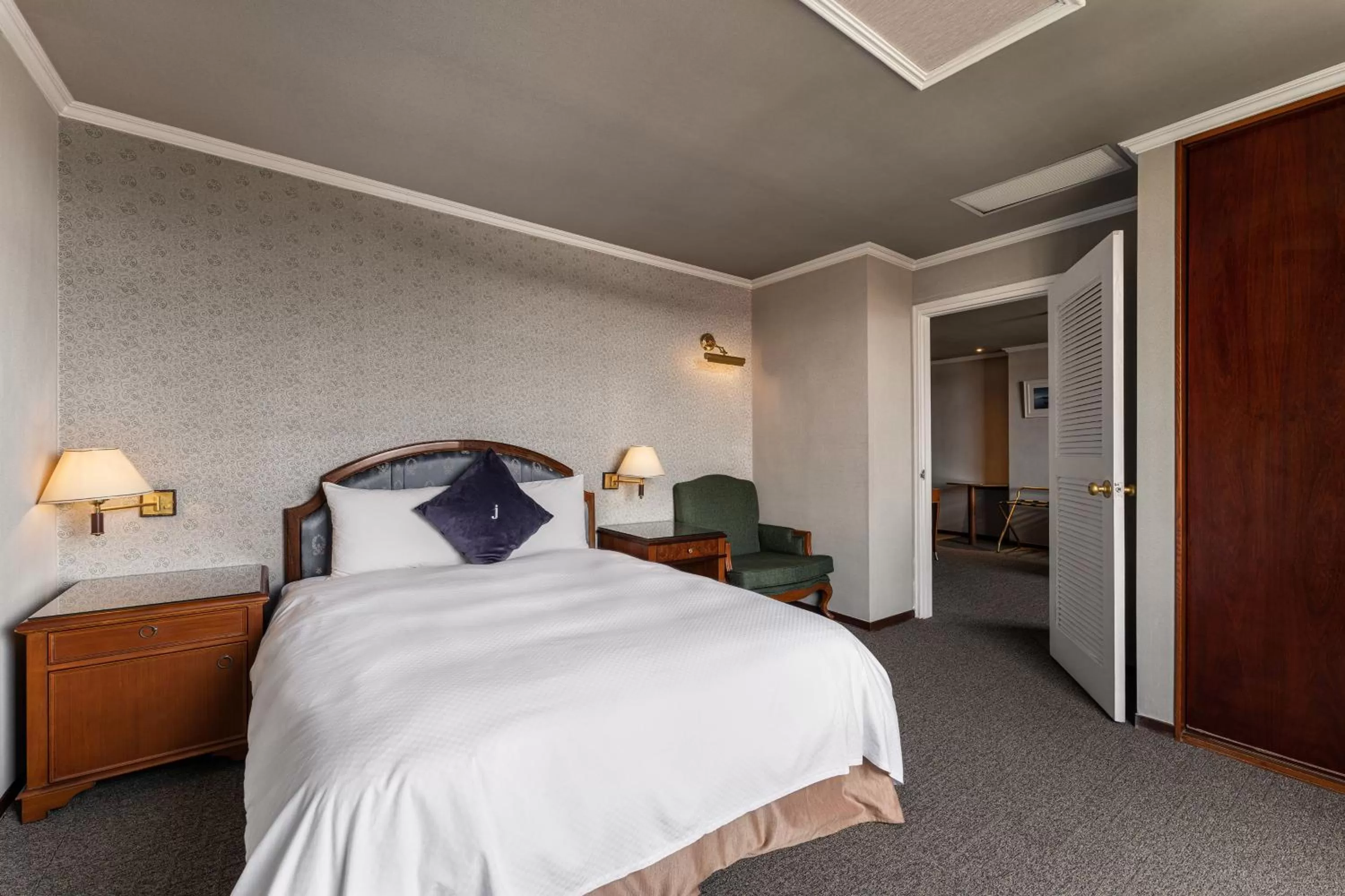 Bed in Hotel j-Metropolis