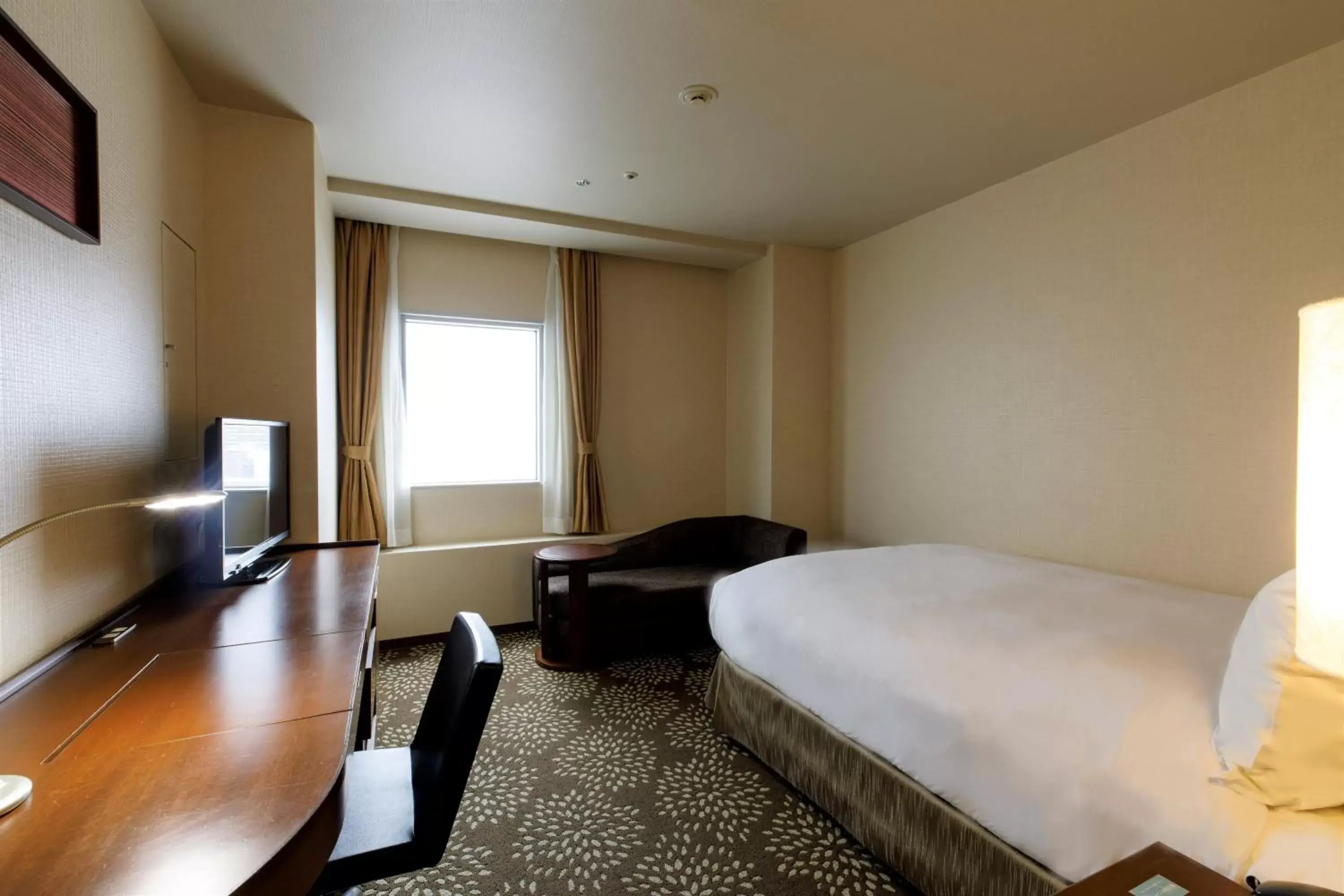 Photo of the whole room, Bed in ANA Holiday Inn Kanazawa Sky, an IHG Hotel