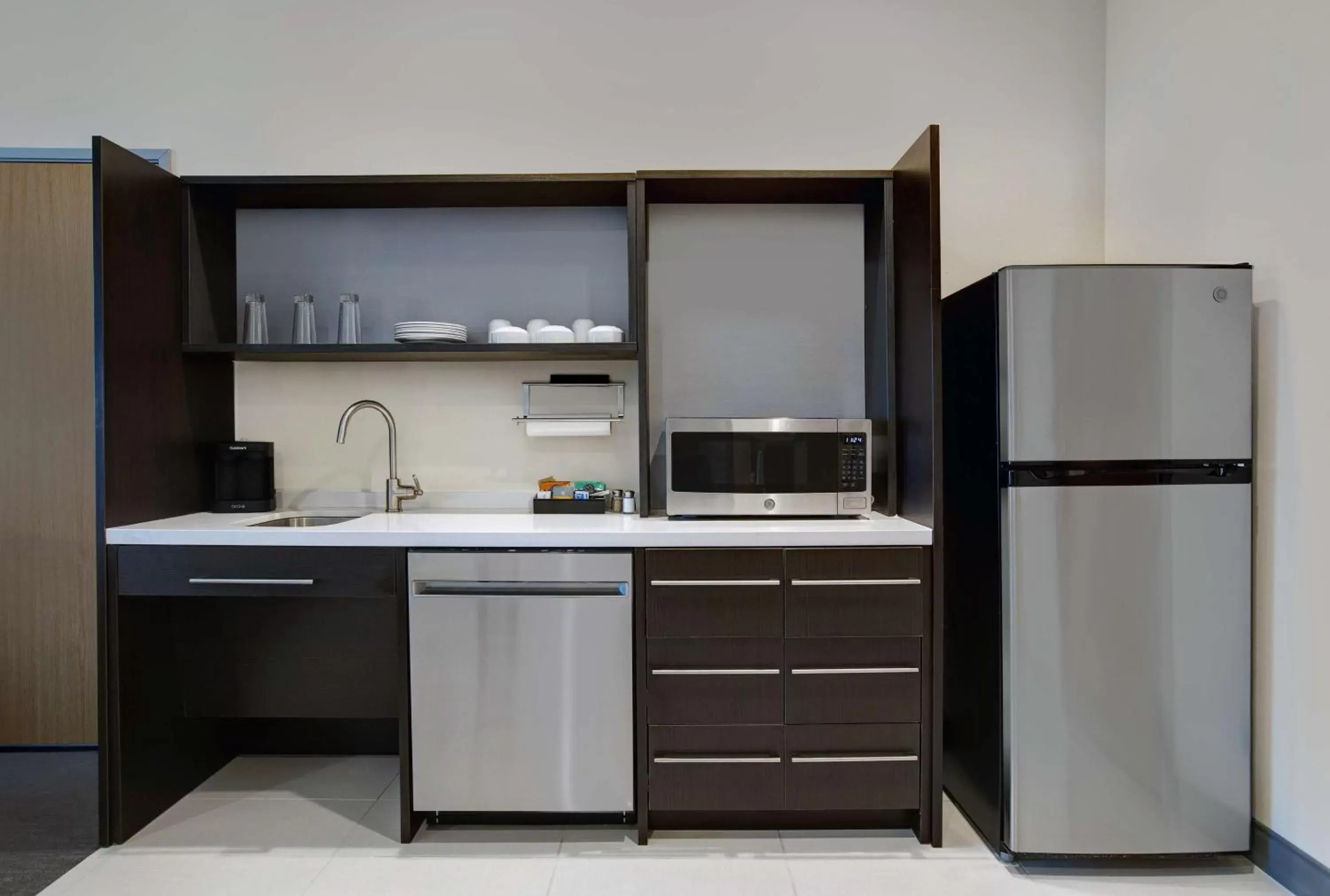 Kitchen or kitchenette, Kitchen/Kitchenette in Home2 Suites By Hilton Yuma Pivot Point