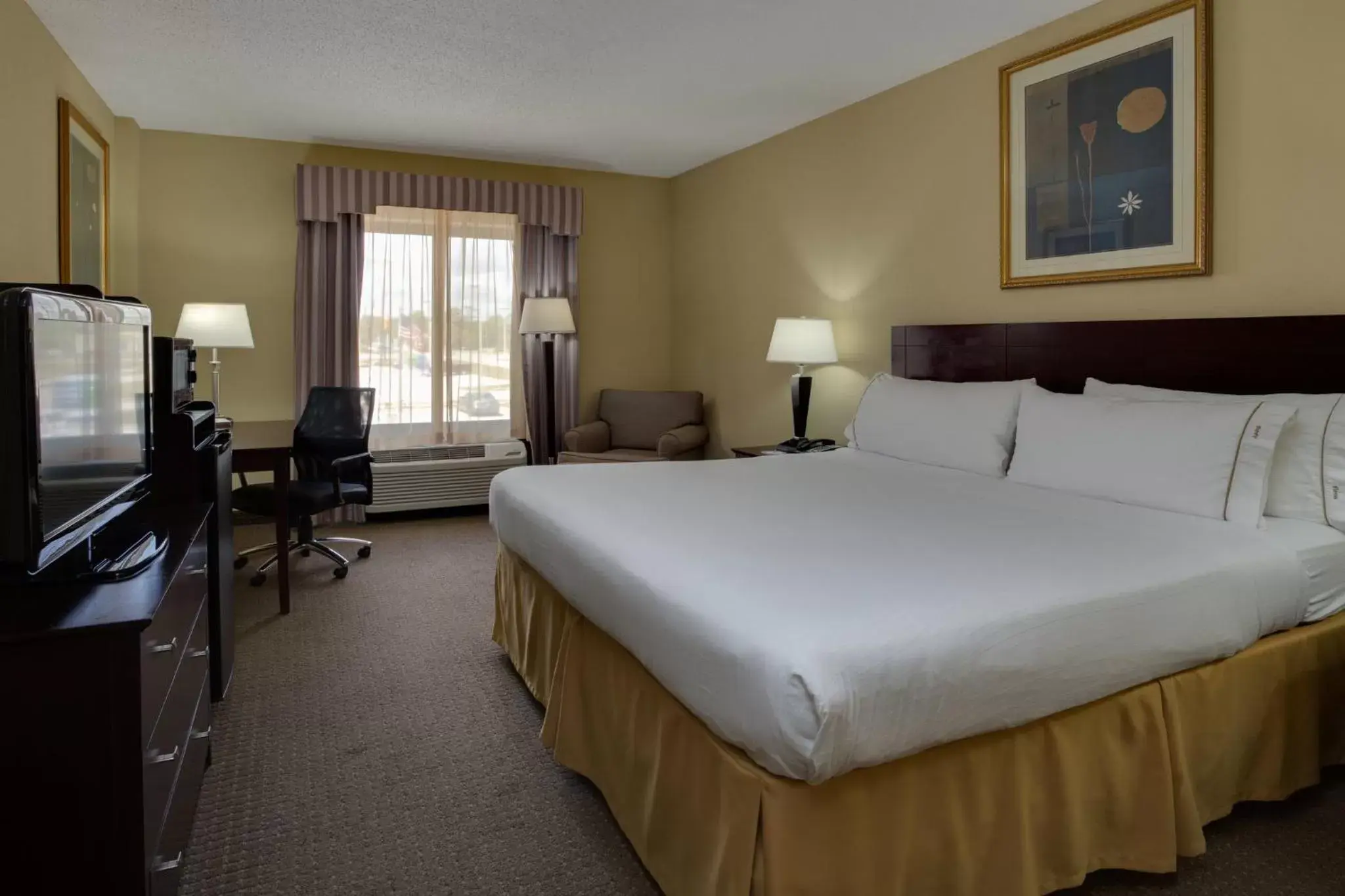 Photo of the whole room, Bed in Holiday Inn Express & Suites Sebring, an IHG Hotel