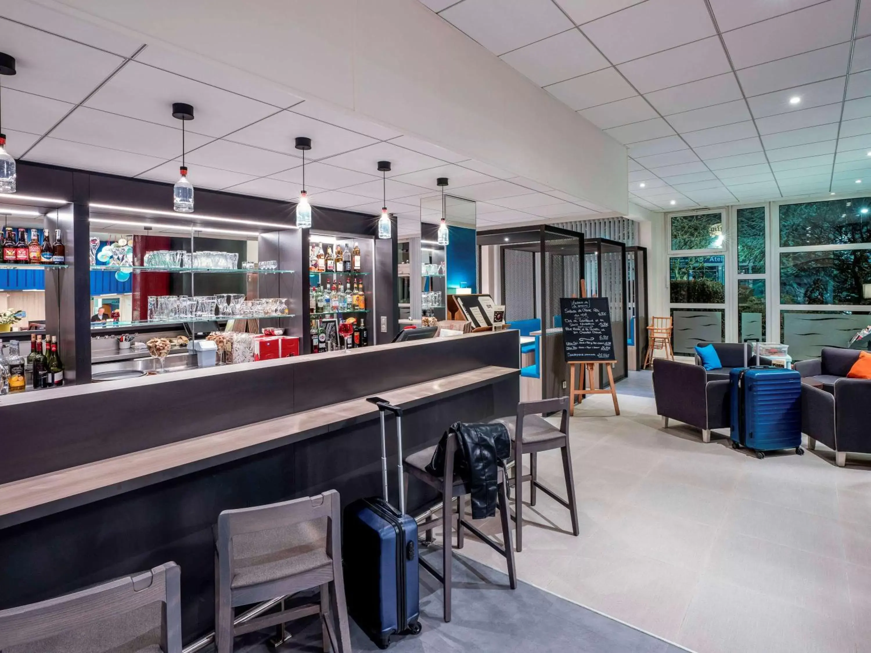 Lounge or bar, Lounge/Bar in ibis Styles Beauvais