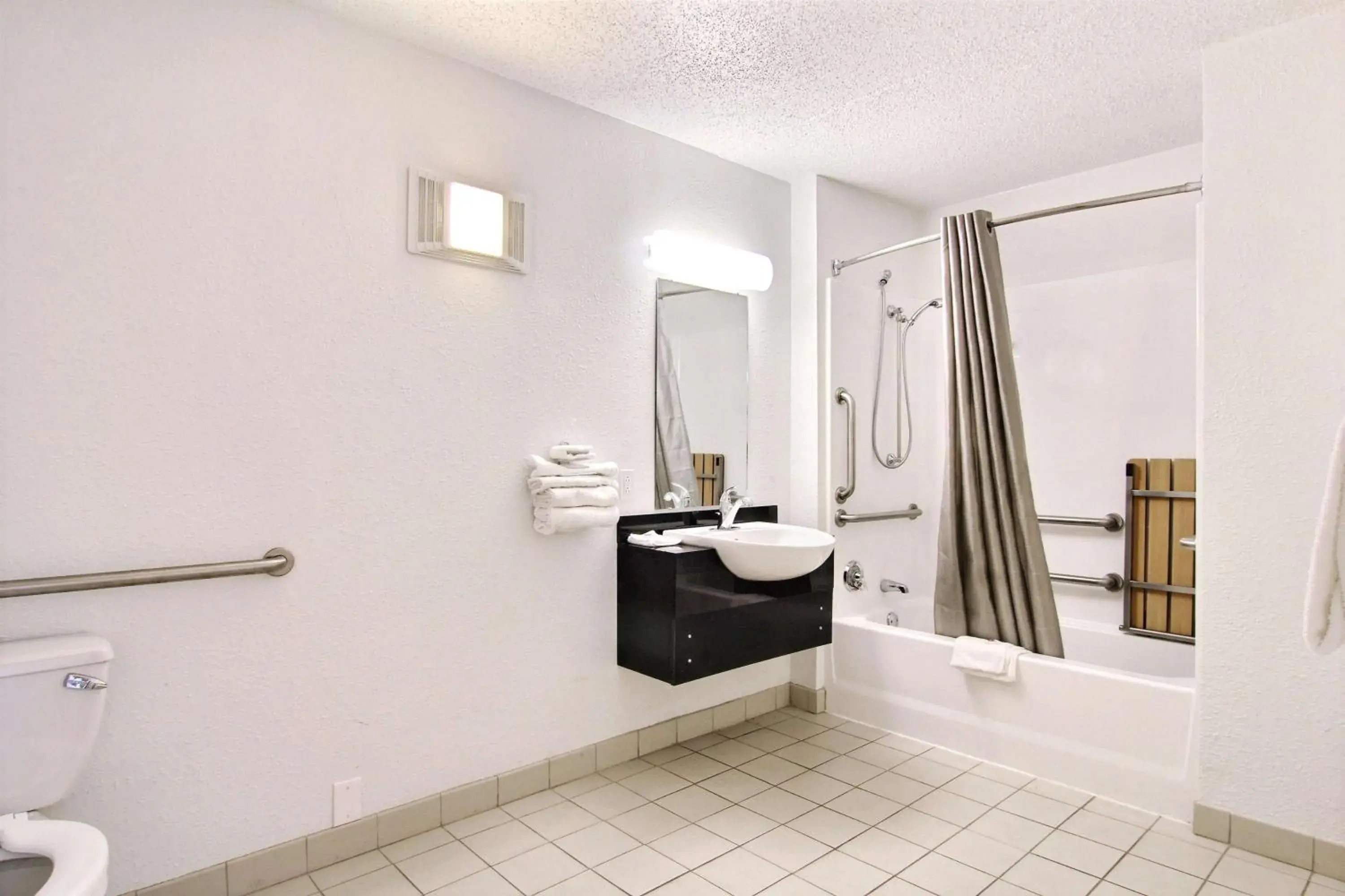 Photo of the whole room, Bathroom in Motel 6-Middleburg Heights, OH - Cleveland