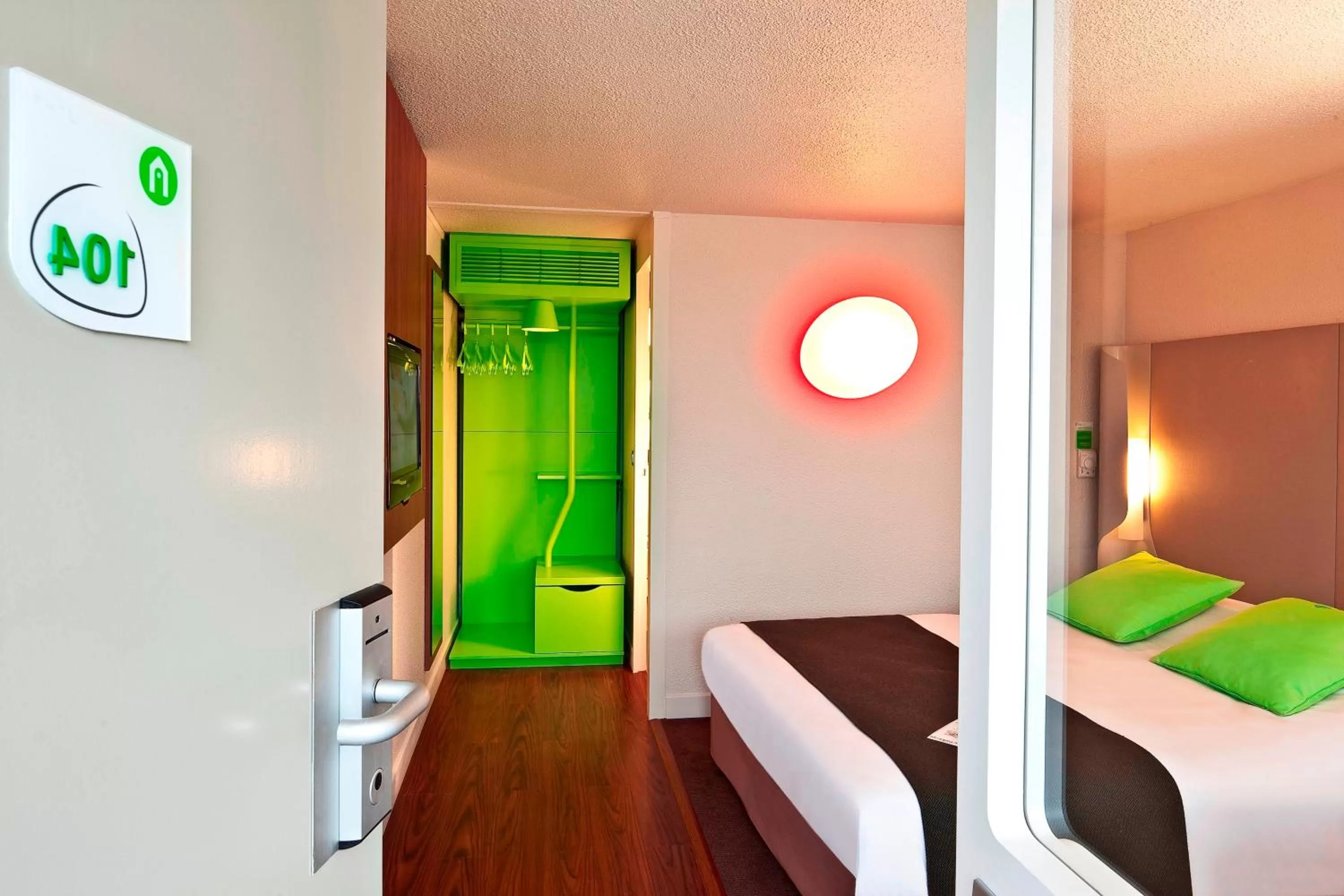 Photo of the whole room, Bed in Campanile Gueret