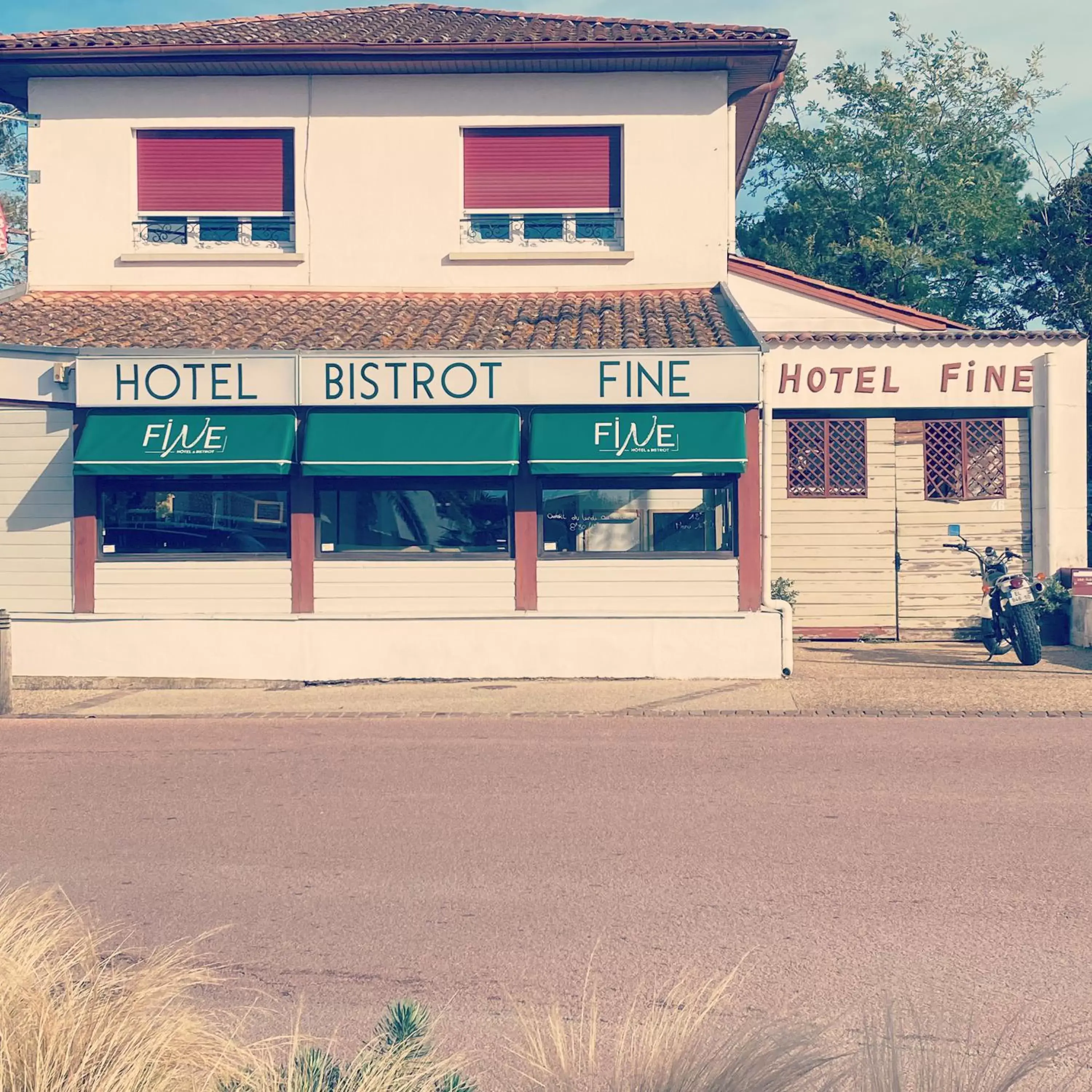 Property building, Property Logo/Sign in Hotel Bistrot FINE