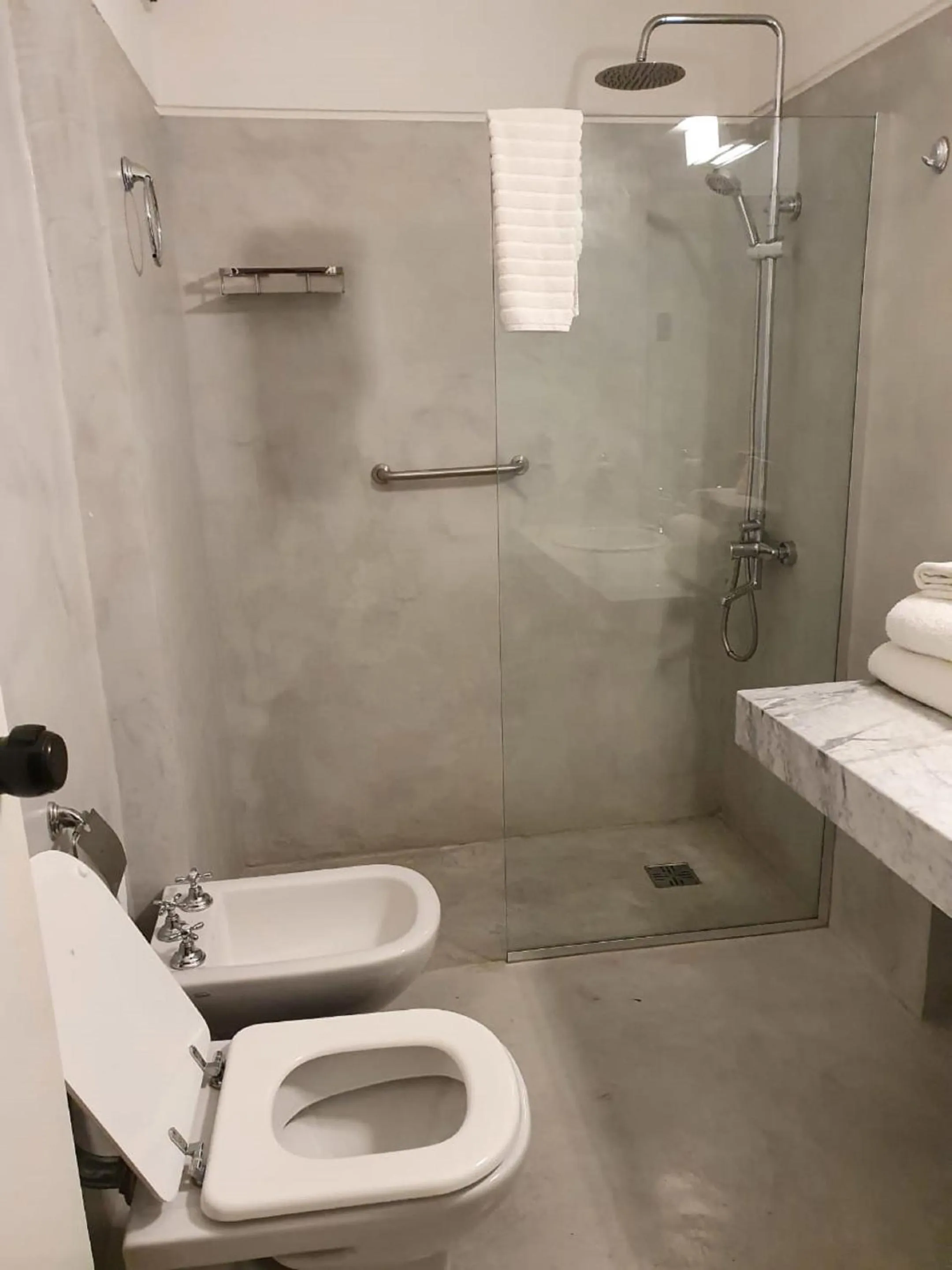 Bathroom in Suipacha Suites