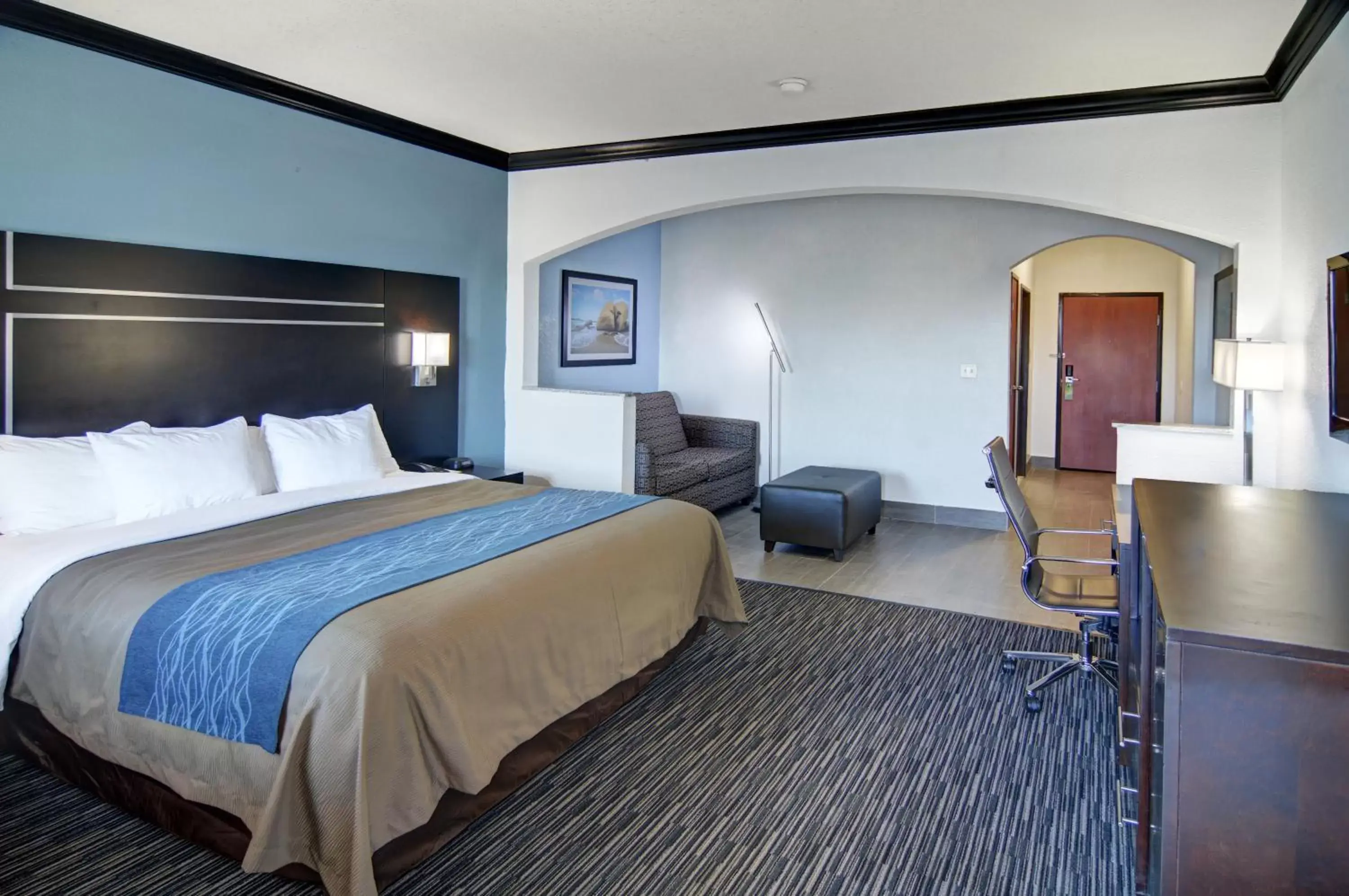 Photo of the whole room, Bed in Comfort Inn & Suites Beachfront