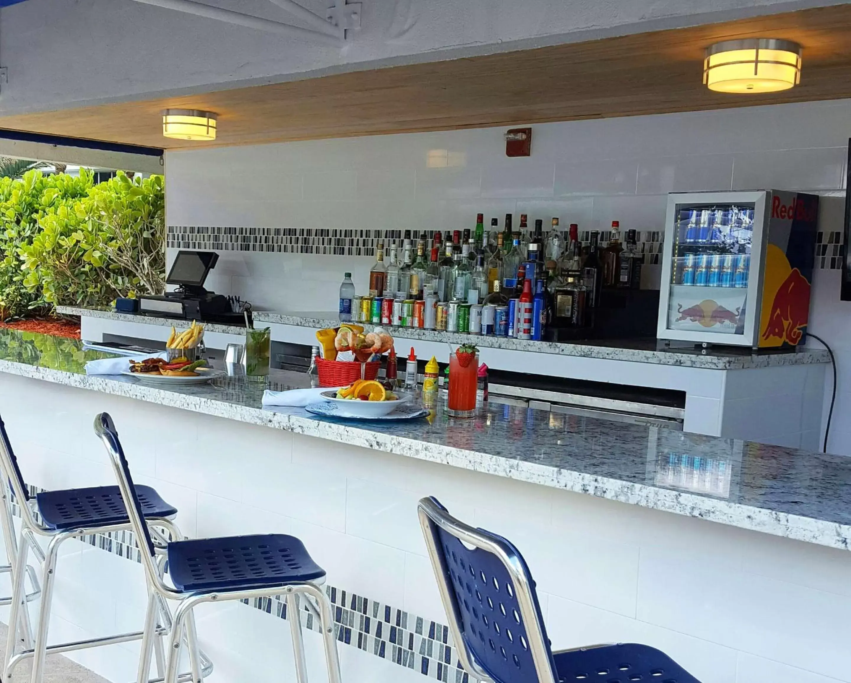 Lounge or bar in Best Western Plus Atlantic Beach Resort