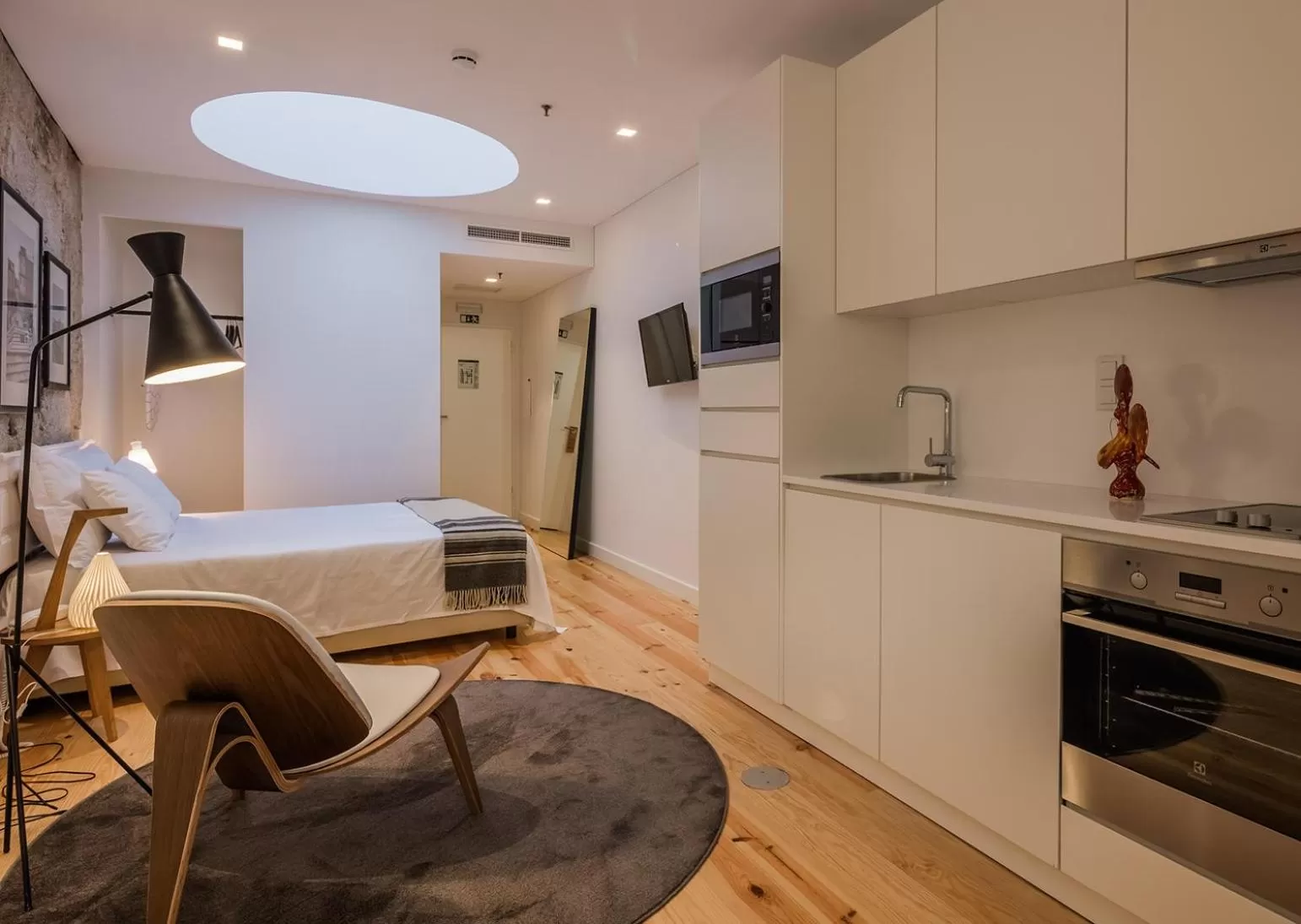 Kitchen or kitchenette, Bed in Porto River