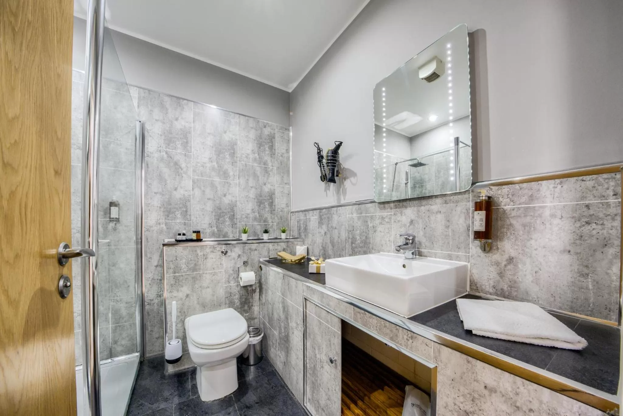 Bathroom in Villare Leicester City Centre hotel