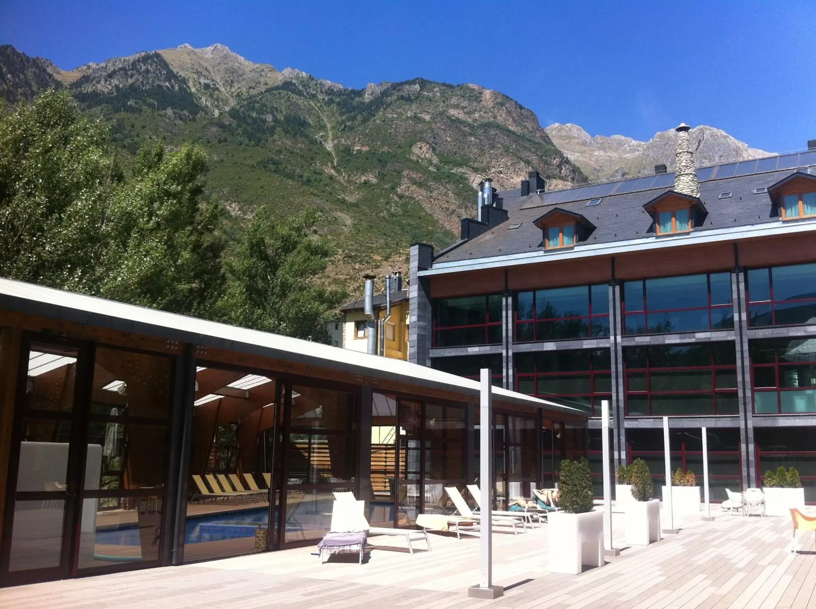 Property Building in SOMMOS Hotel Aneto
