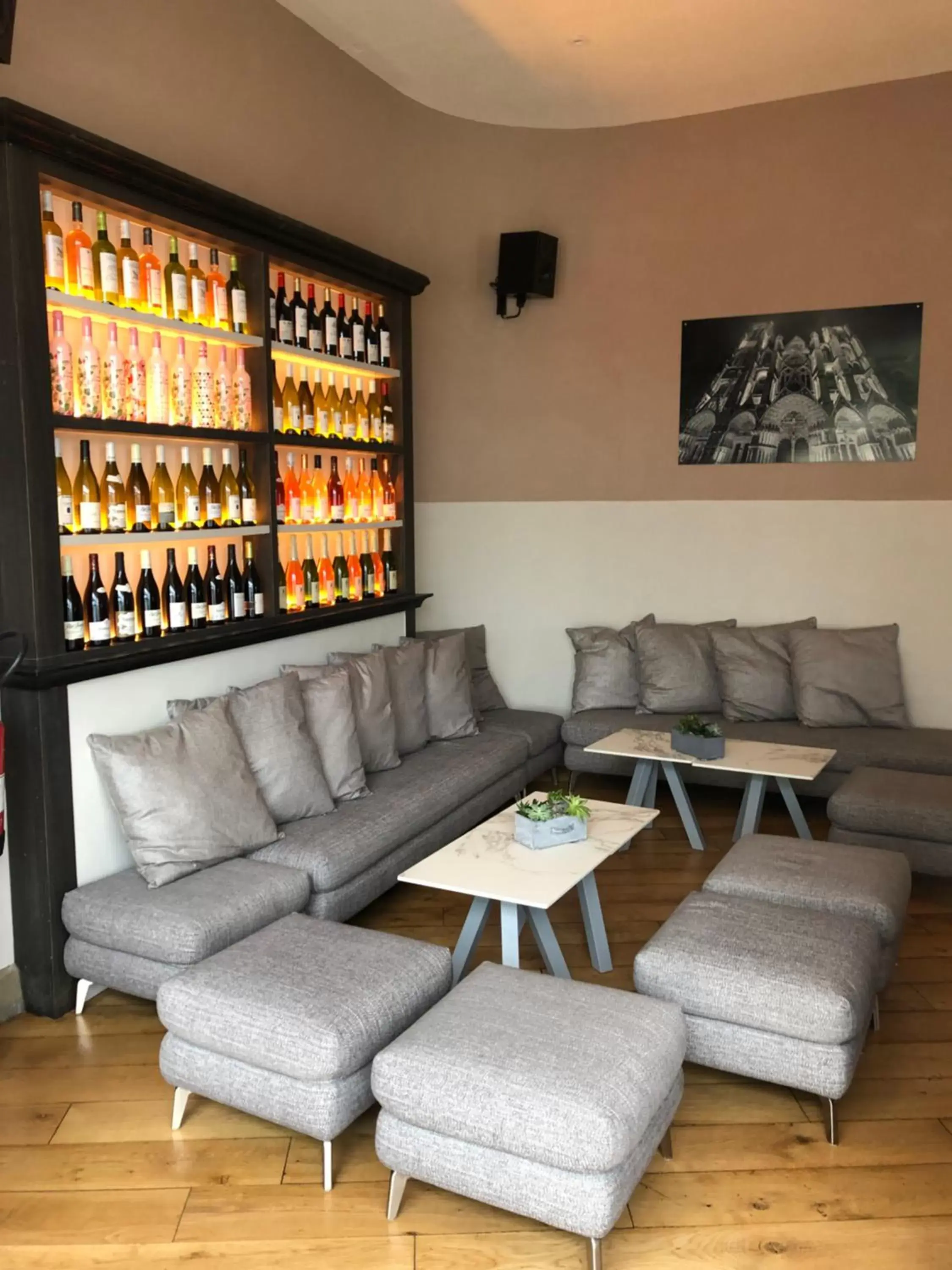 Restaurant/places to eat, Seating Area in The Originals City, Hôtel Le Berry, Bourges