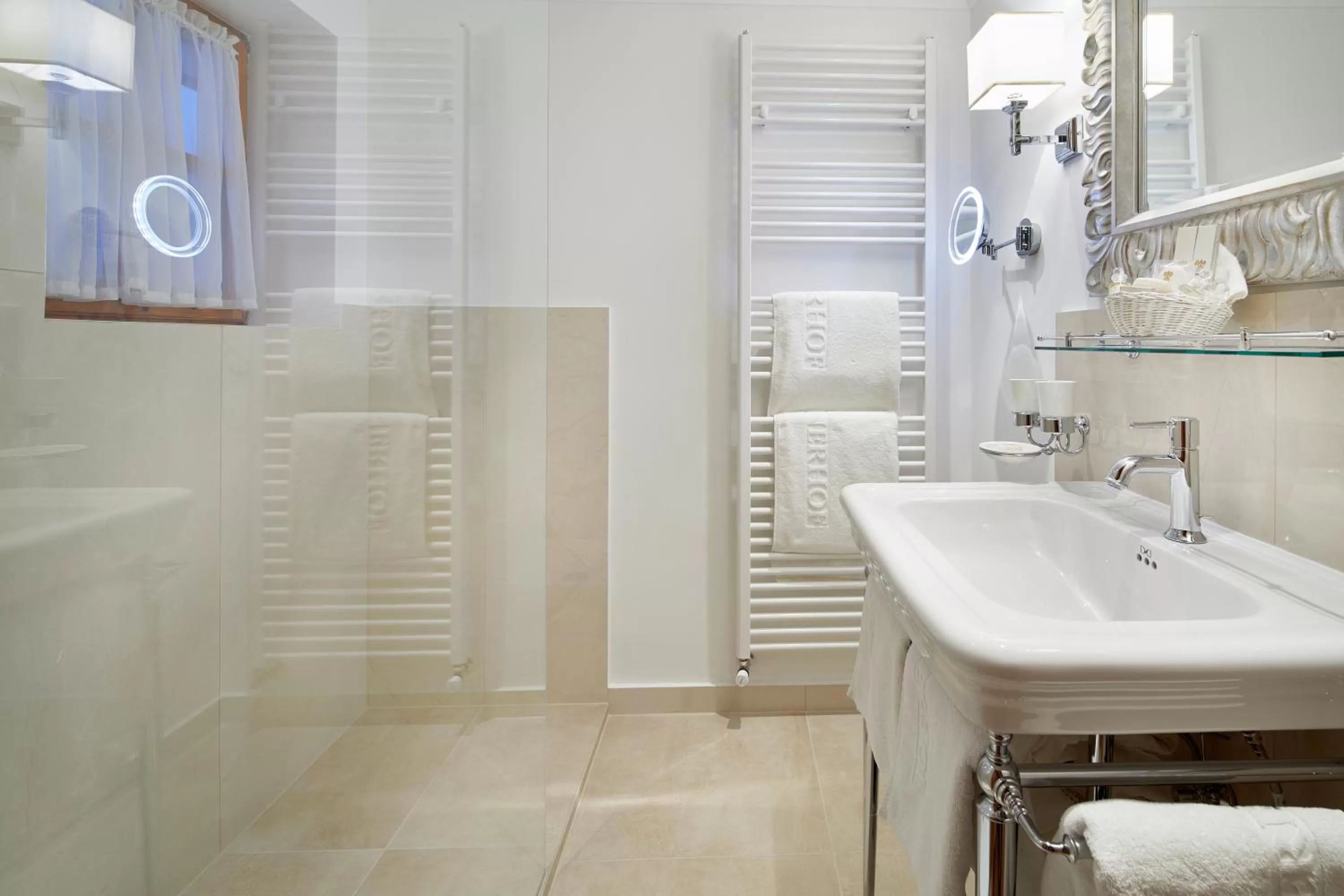 Bathroom in Landsitz Römerhof - Hotel Apartments