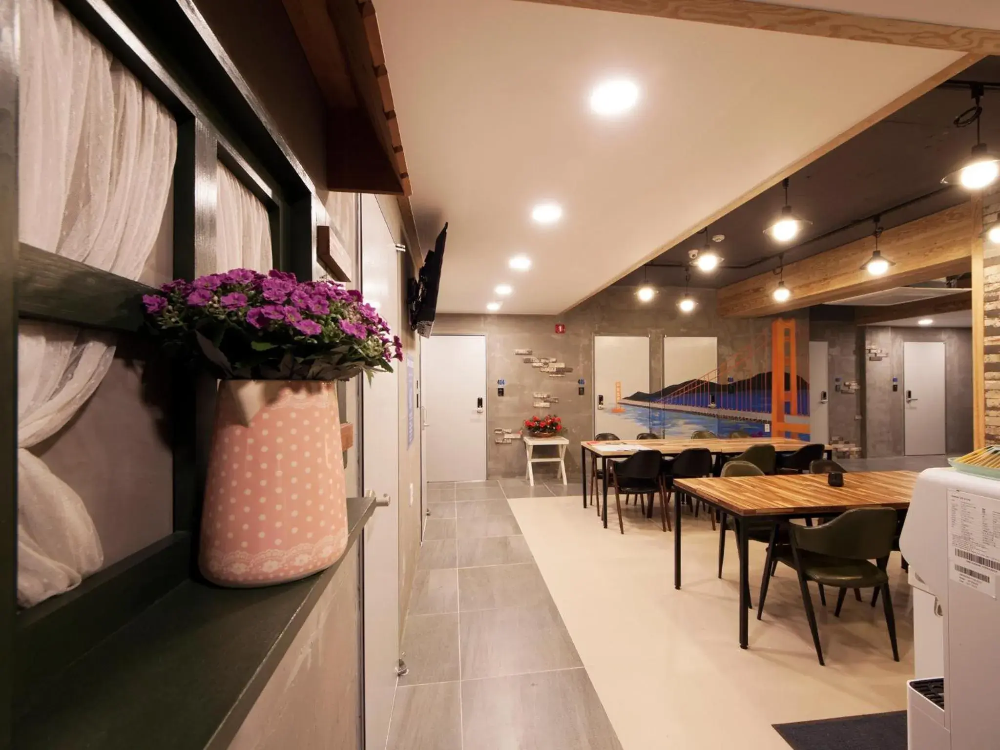 Communal lounge/ TV room, Restaurant/Places to Eat in K Guesthouse Seomyeon