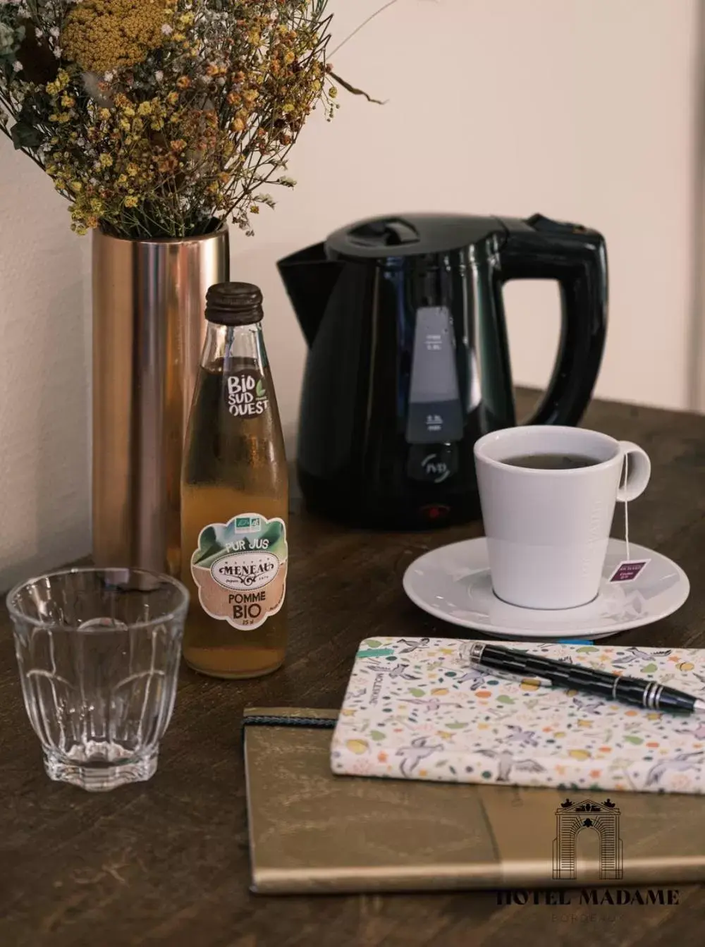 Coffee/tea facilities in Hôtel Madame