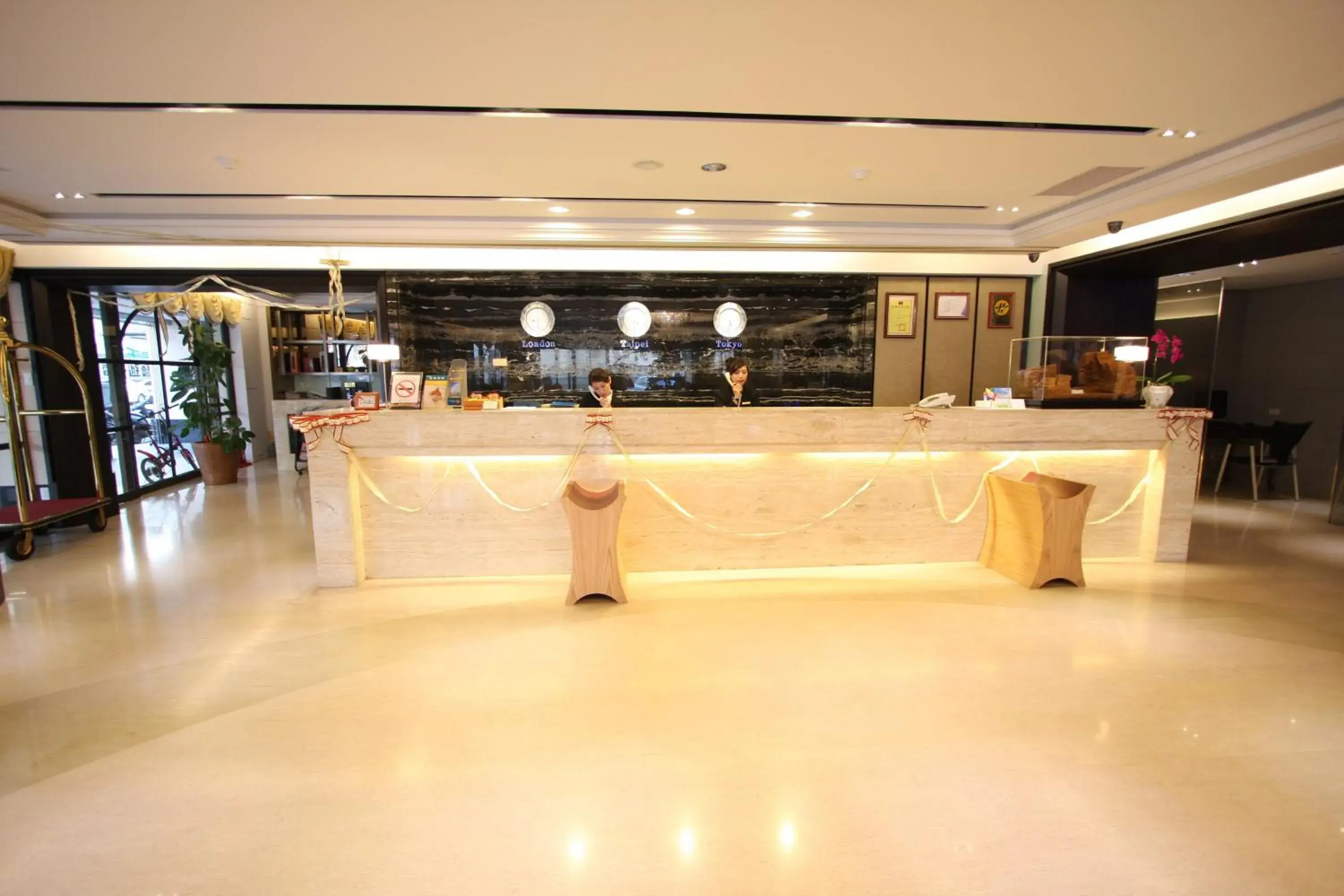 Lobby or reception in Grand Earl Hotel