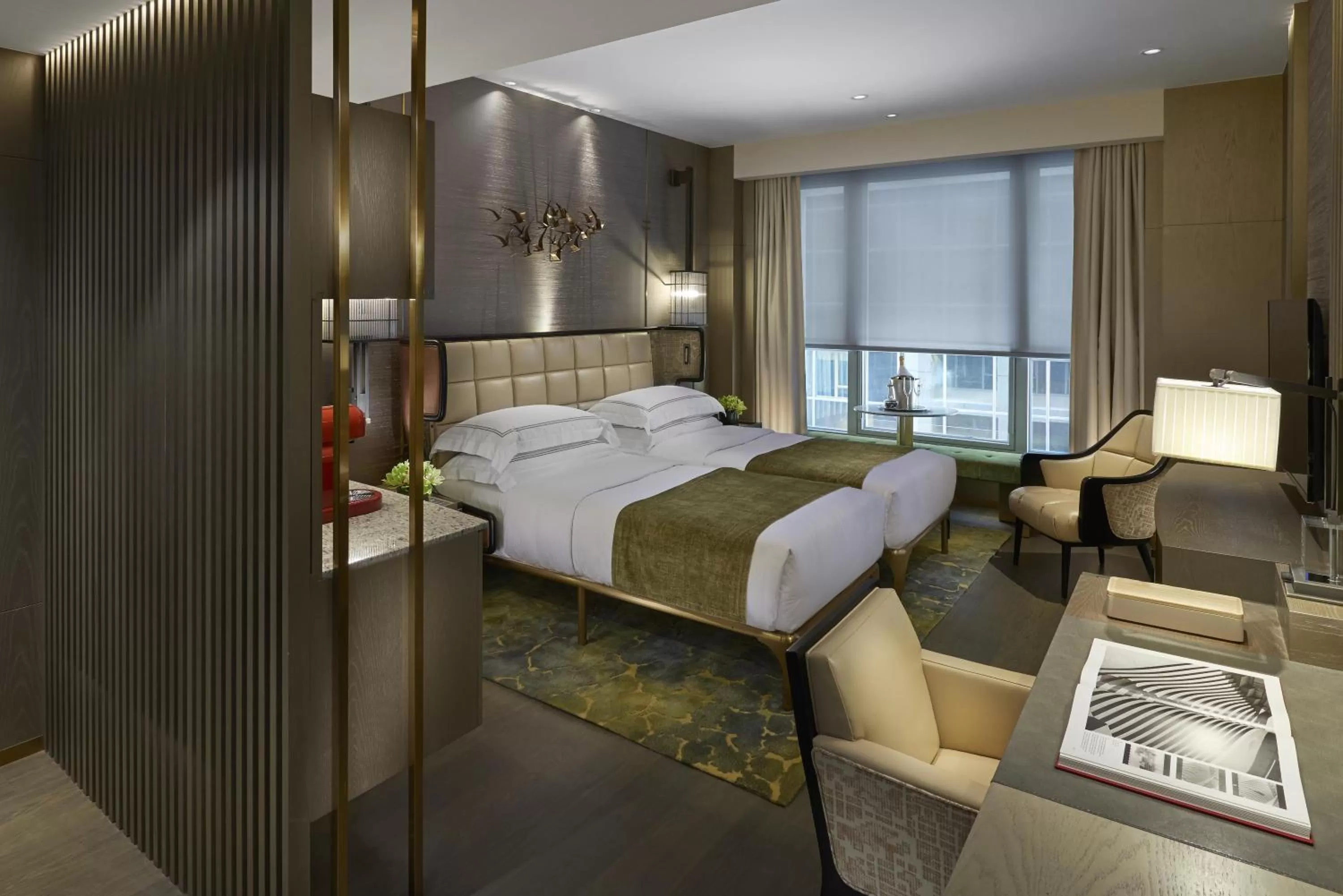 L450 Superior Twin Room in The Landmark Mandarin Oriental, Hong Kong