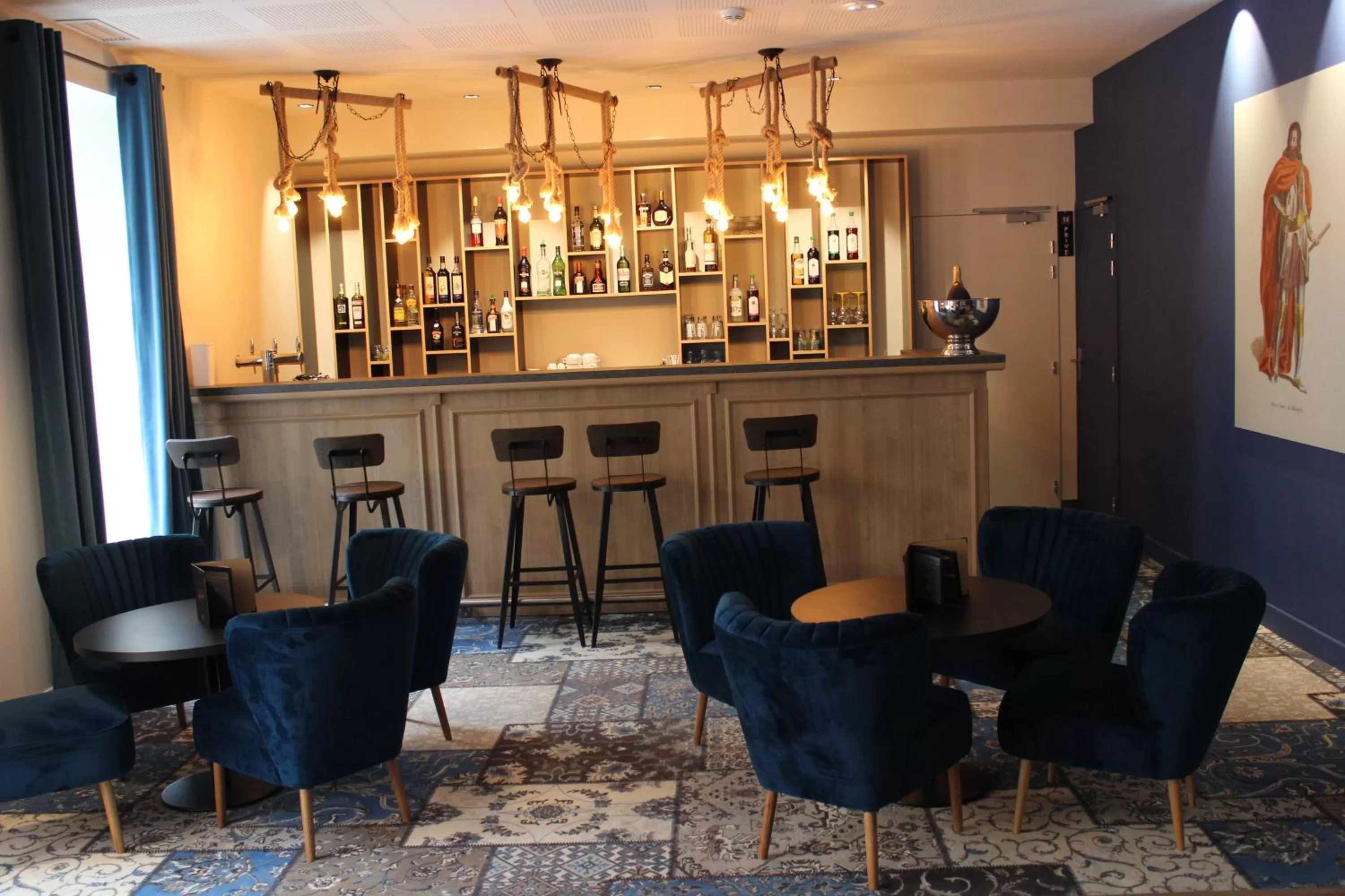 Lounge or bar in SOWELL HOTELS Les Chevaliers