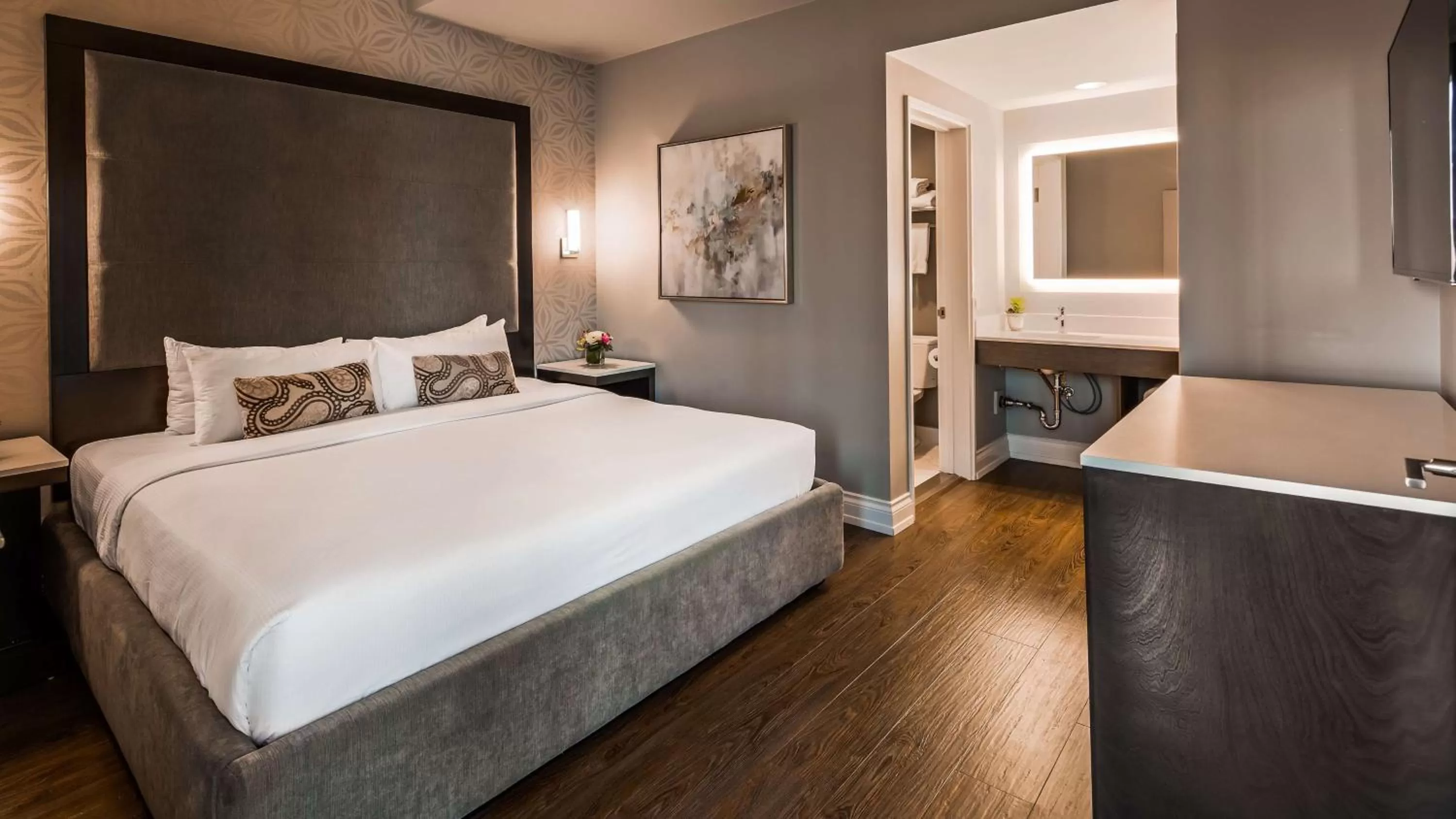 Photo of the whole room, Bed in Georgian Court Hotel, WorldHotels Elite