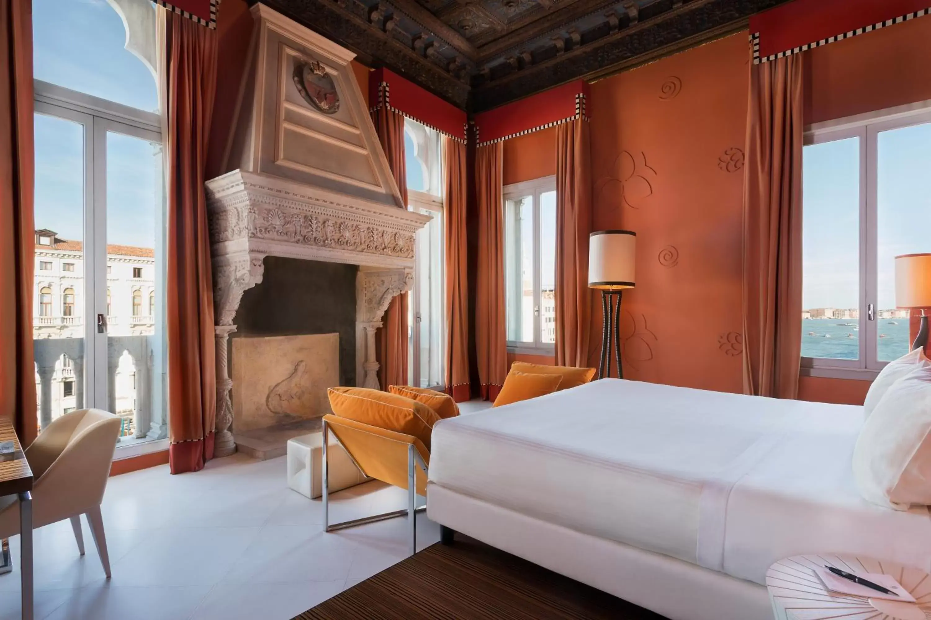 Photo of the whole room, Bed in Sina Centurion Palace