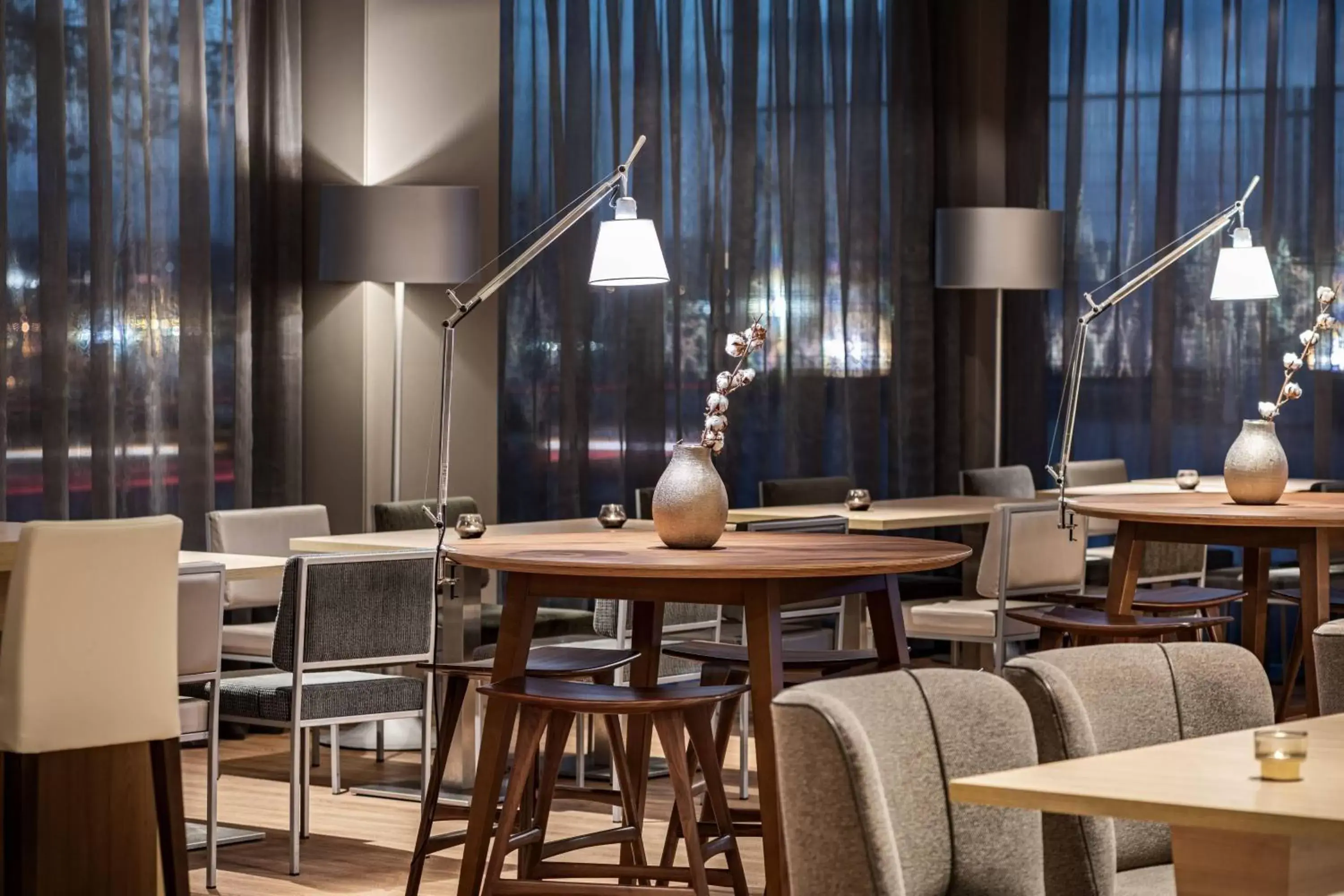 Lounge or bar, Restaurant/Places to Eat in AC Hotel San Sebastián de los Reyes by Marriott