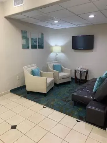 Seating Area in Candlewood Suites Tyler, an IHG Hotel