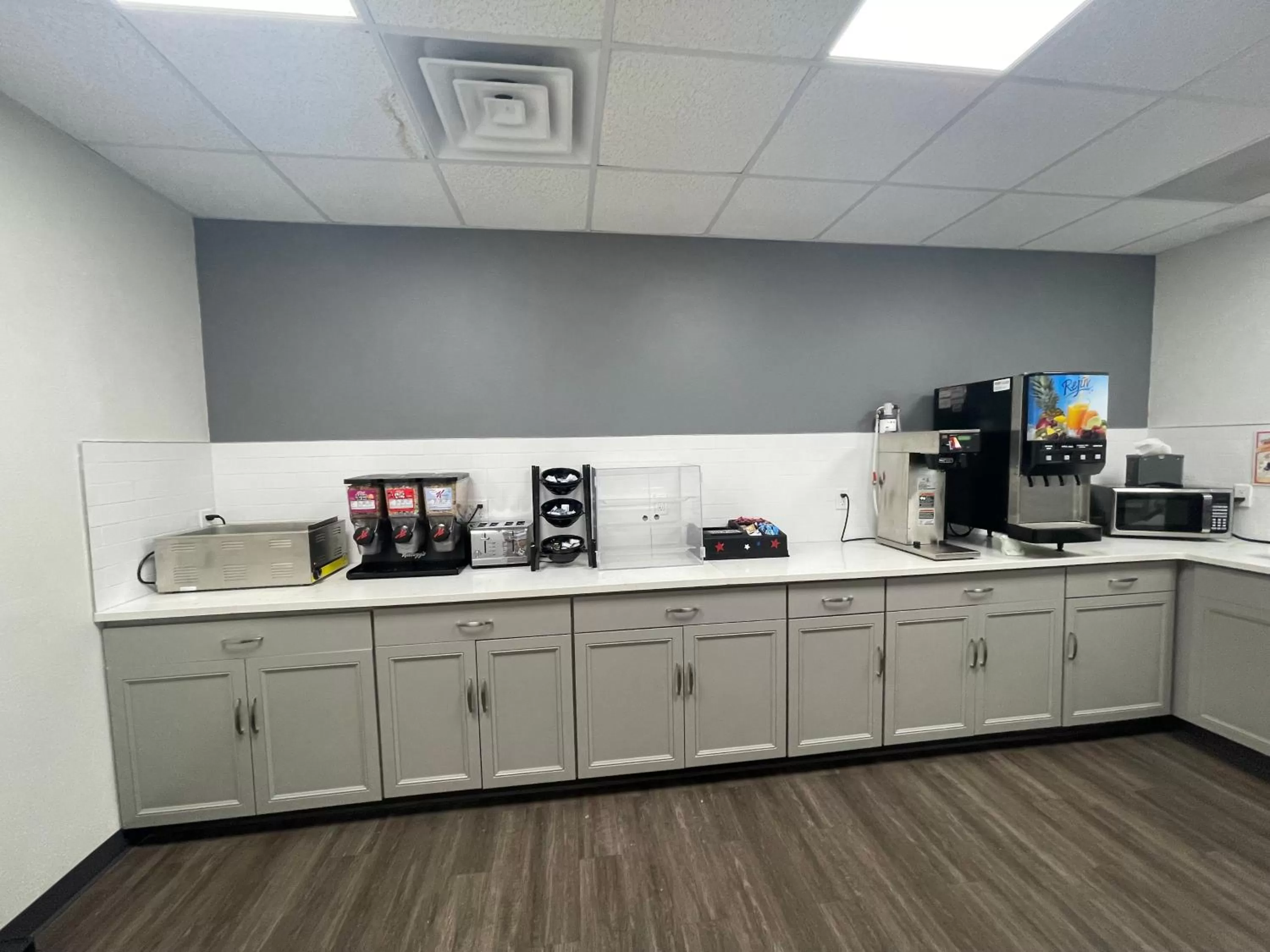 Breakfast in Days Inn by Wyndham Manitowoc