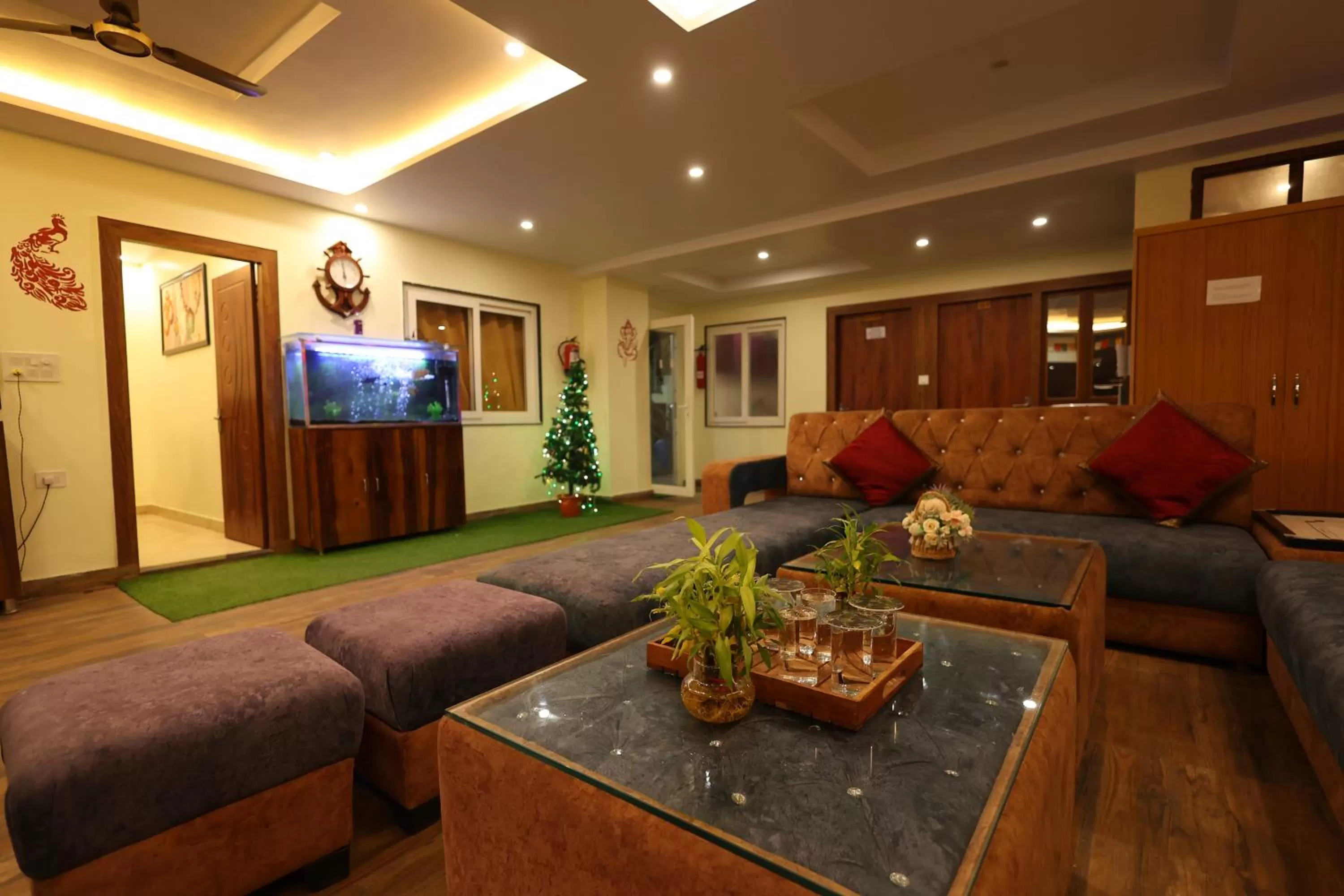 Communal lounge/ TV room in Perfectstayz Value Forest Valley Near Waterfall