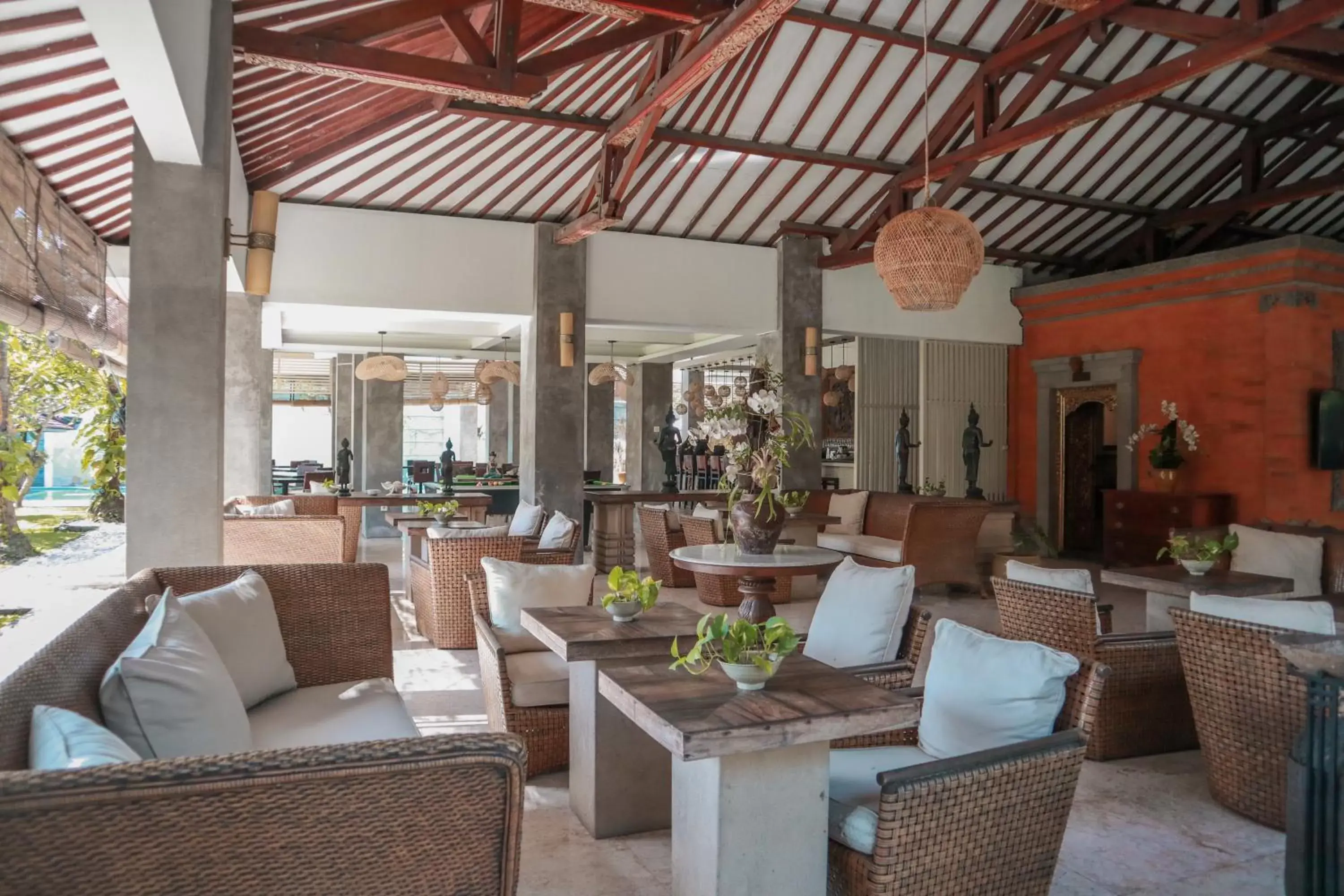 Restaurant/places to eat in The Cakra Hotel