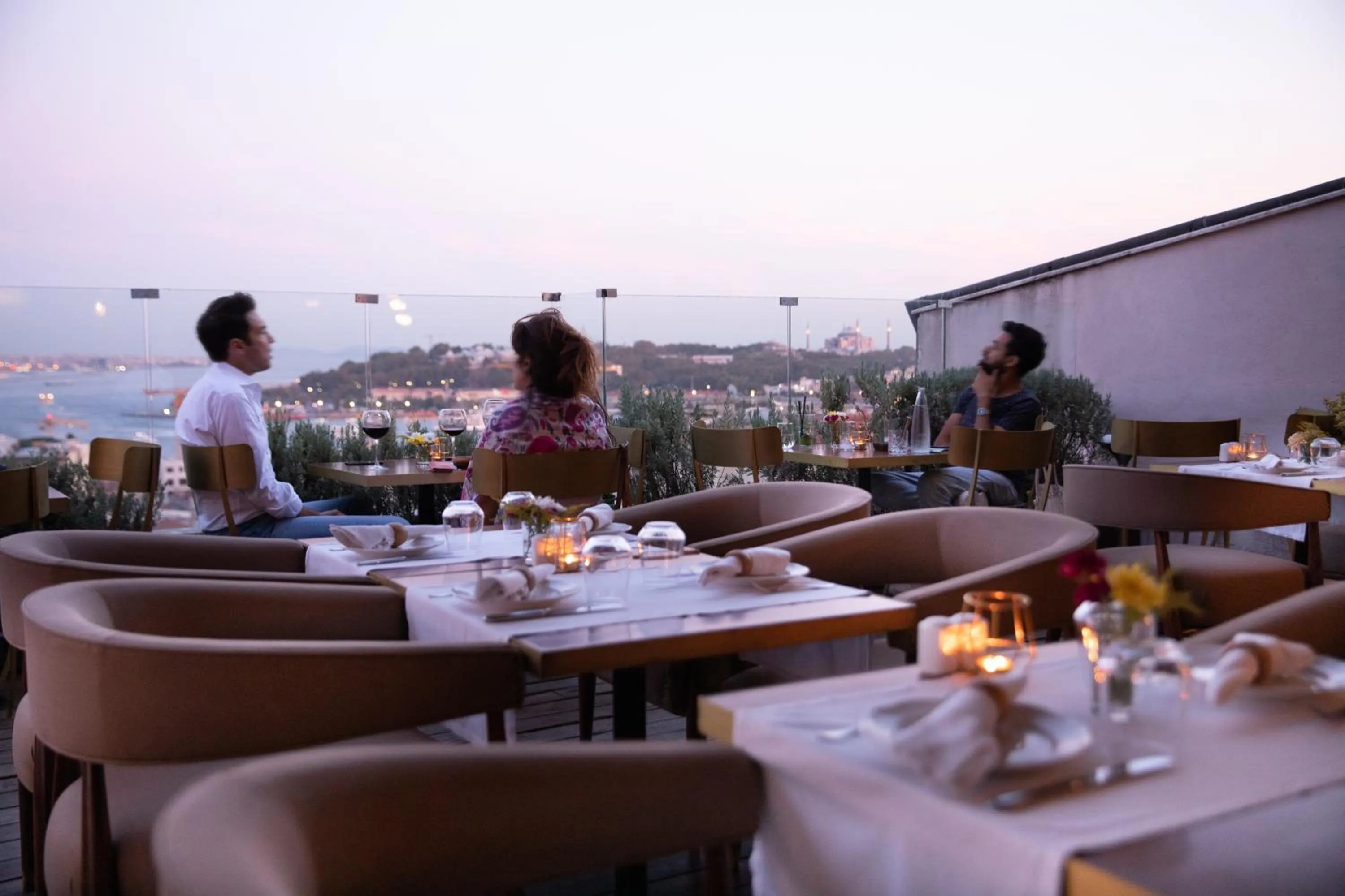 Restaurant/places to eat in Georges Hotel Galata