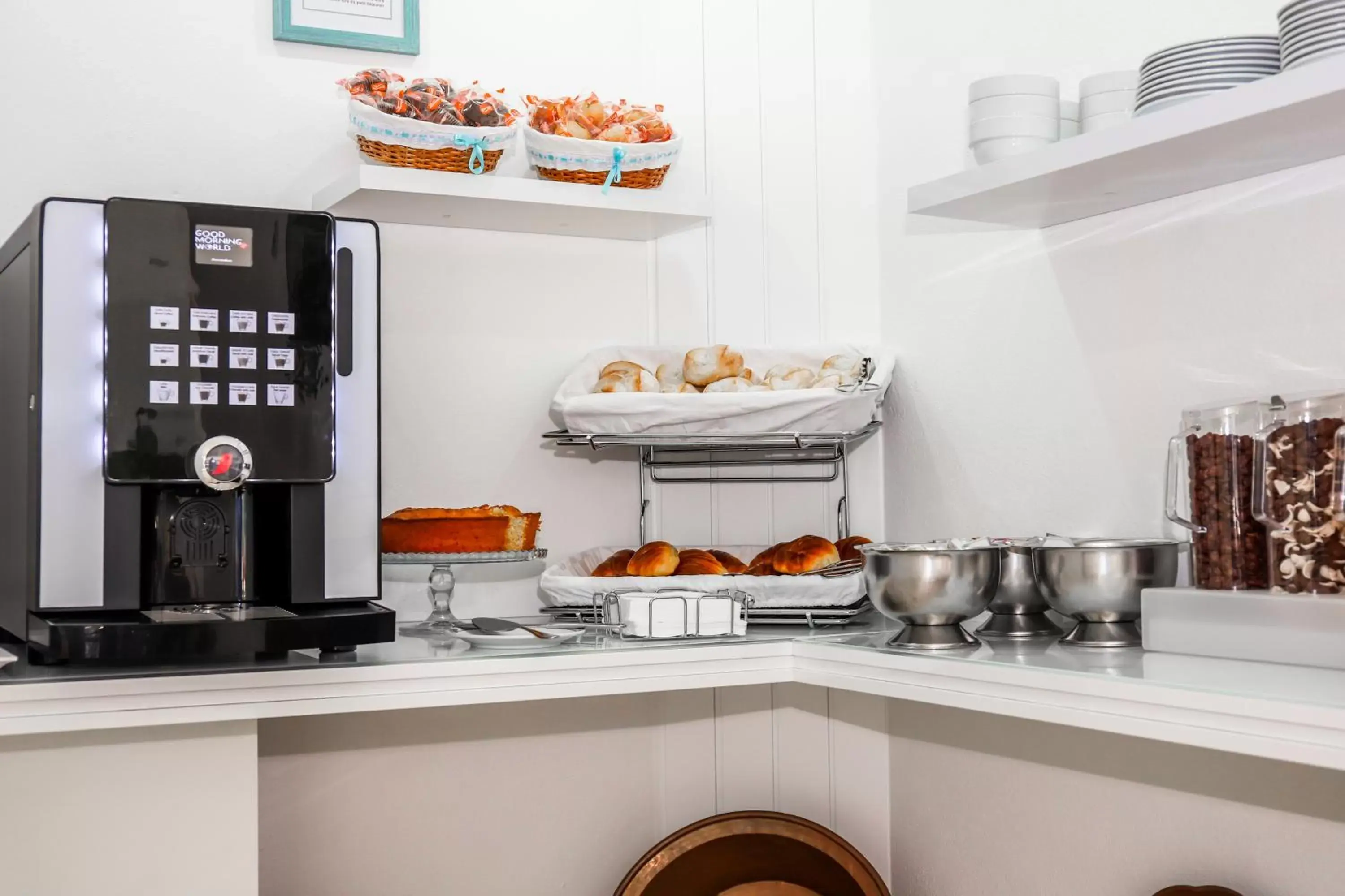 Breakfast, Kitchen/Kitchenette in Hotel Avenida