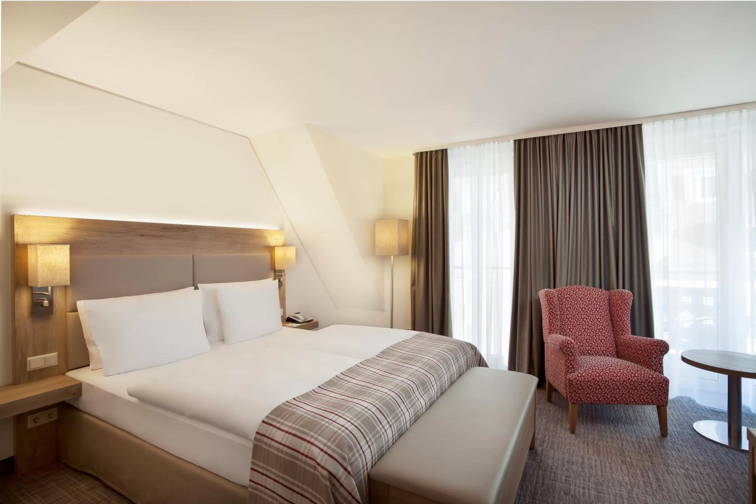 Photo of the whole room, Bed in Holiday Inn Nürnberg City Centre by IHG