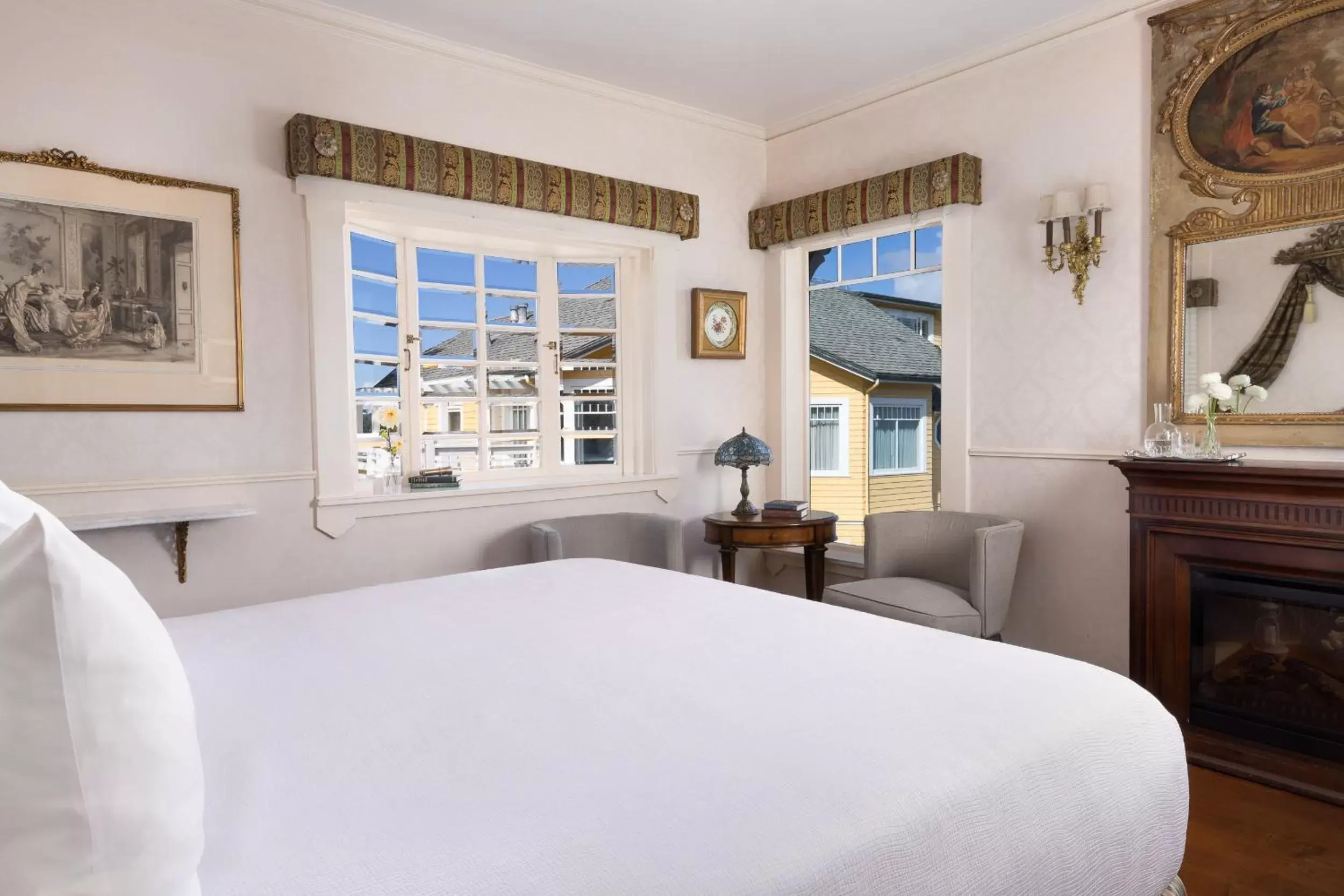 Bed in Seven Gables Inn on Monterey Bay, A Kirkwood Collection Hotel