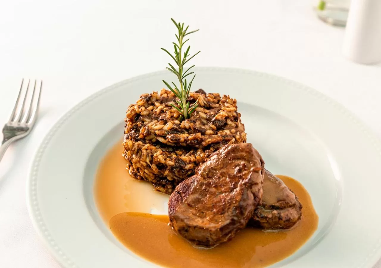 Meals in Estanplaza International