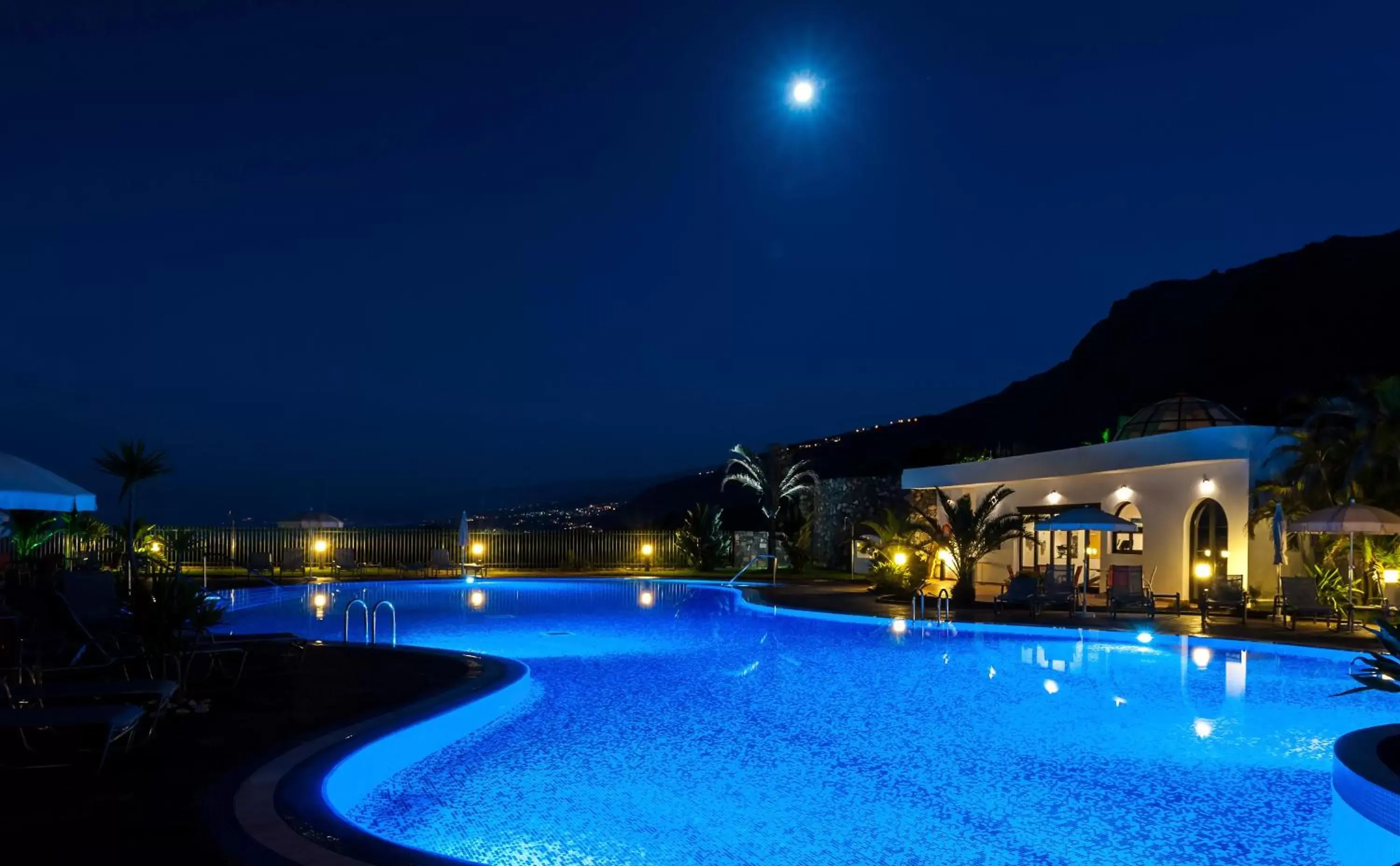 Swimming Pool in Luz Del Mar