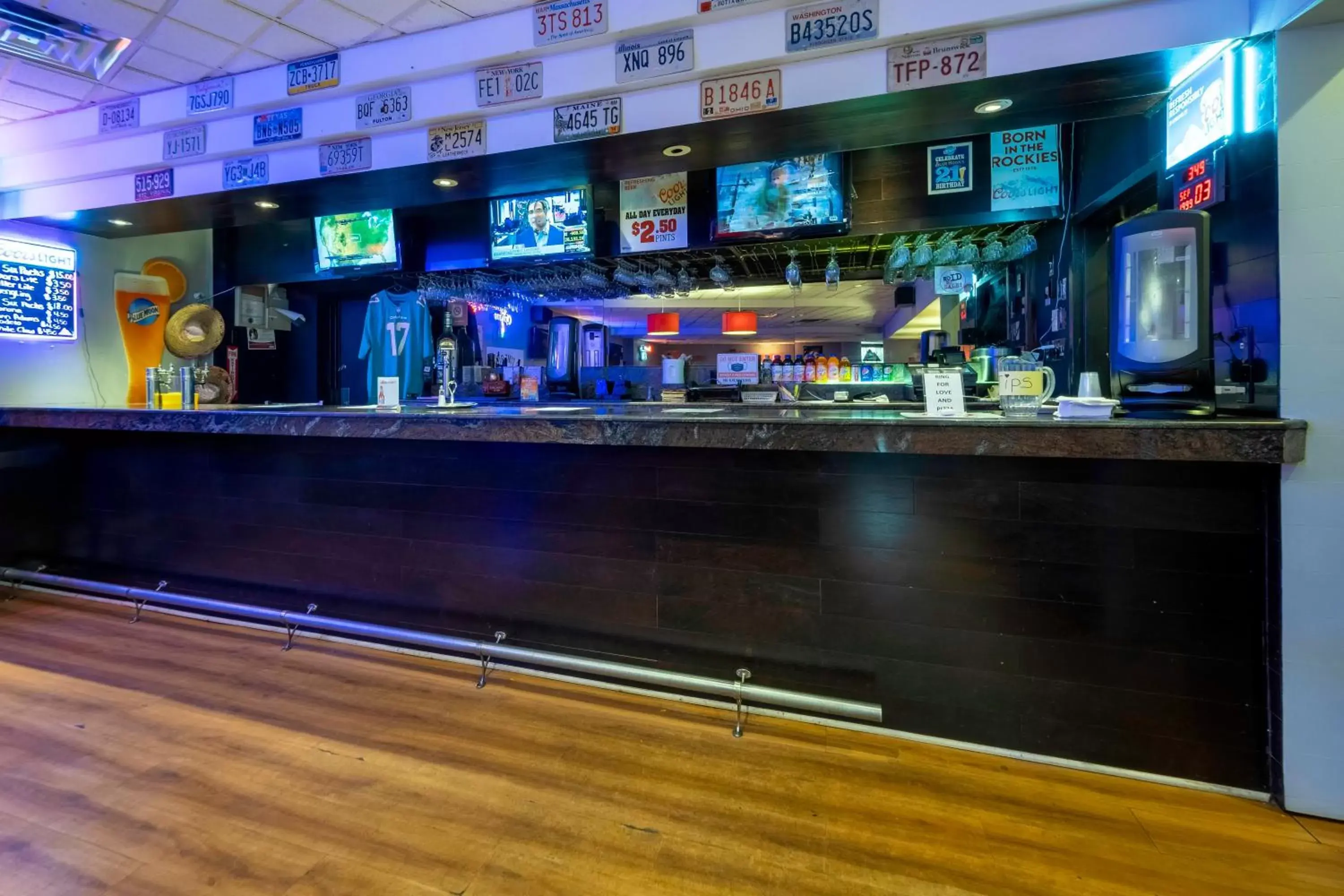 Lounge or bar in Red Roof Inn PLUS Newark Liberty Airport - Carteret