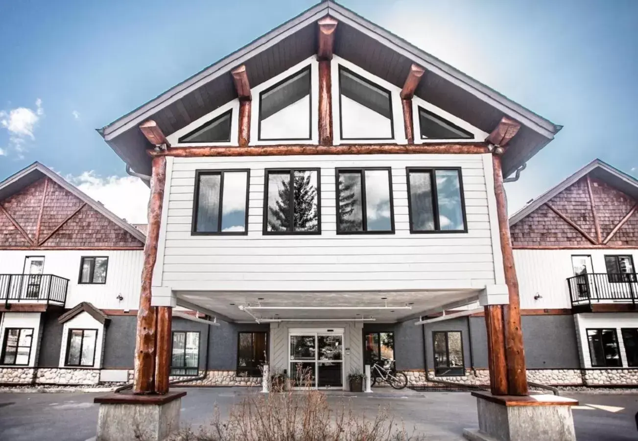 Property Building in Basecamp Lodge Canmore