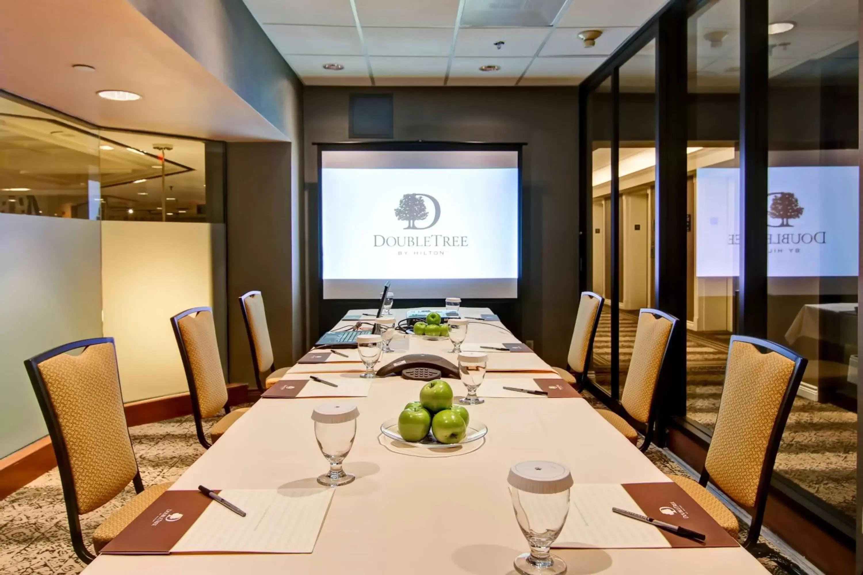 Meeting/conference room in DoubleTree by Hilton Toronto Downtown