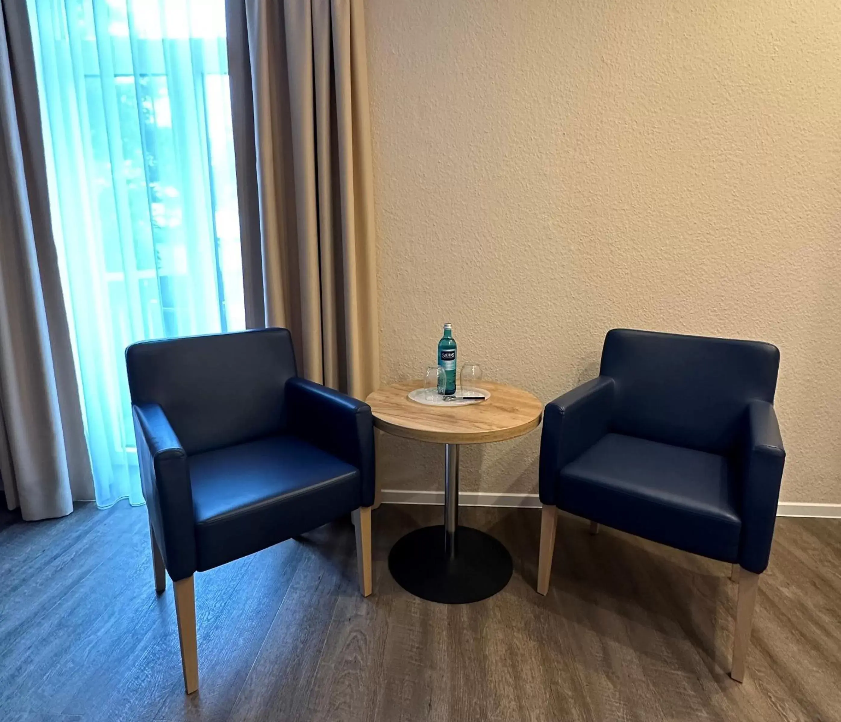 Staff, Seating Area in Nordseehotel Wilhelmshaven