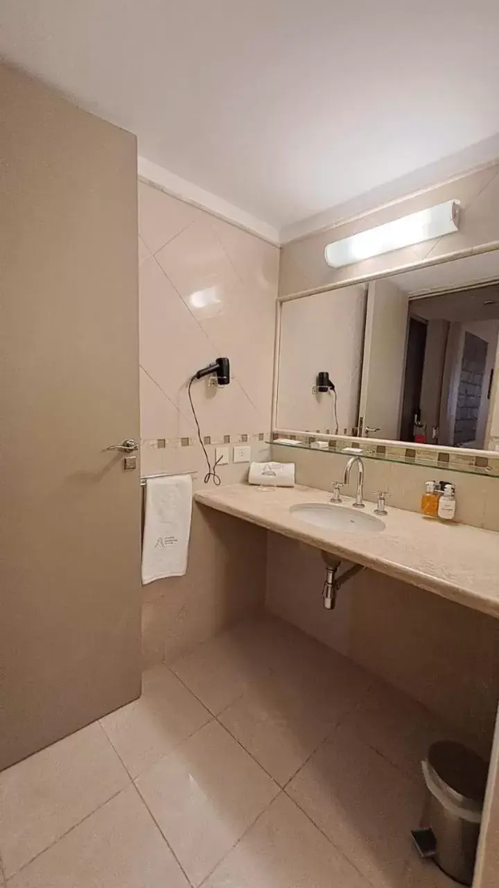 Bathroom in Hotel Del Comahue