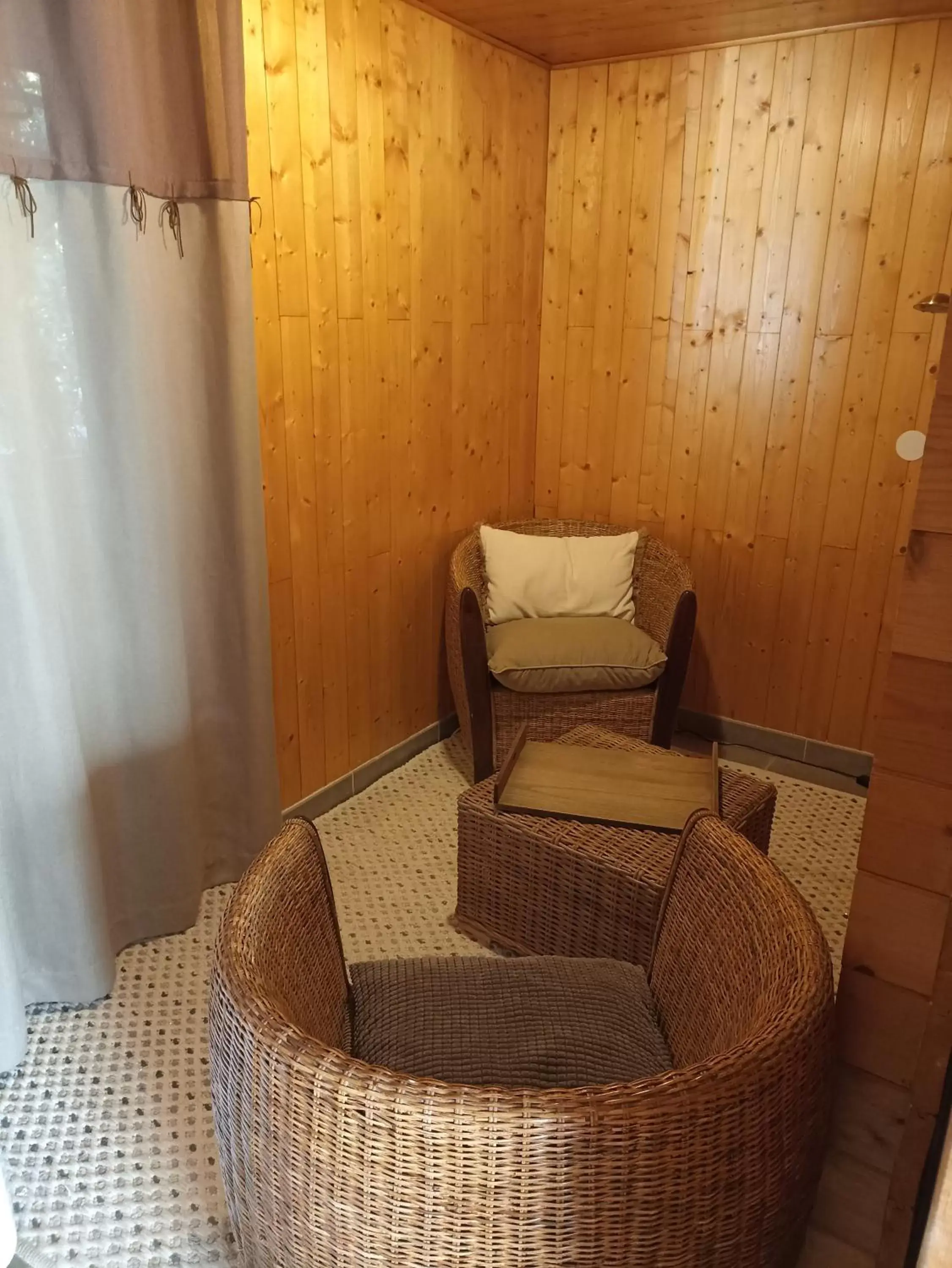 Massage, Seating Area in Best Western L'Orangerie