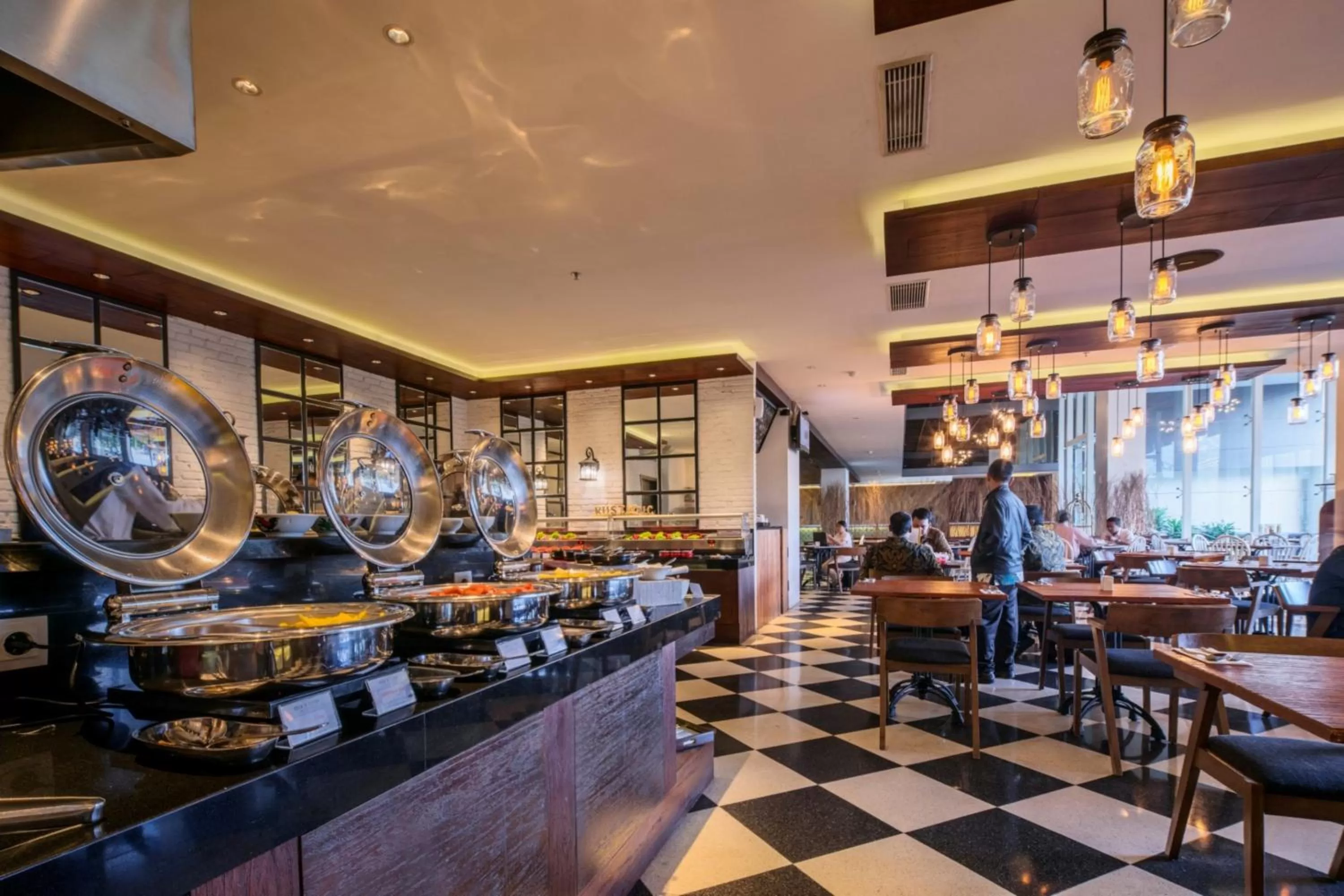 Restaurant/places to eat in Luminor Hotel Jemursari By WH with The Best Breakfast in Town and Located Near Surabaya Industrial Estate Rungkut SIER