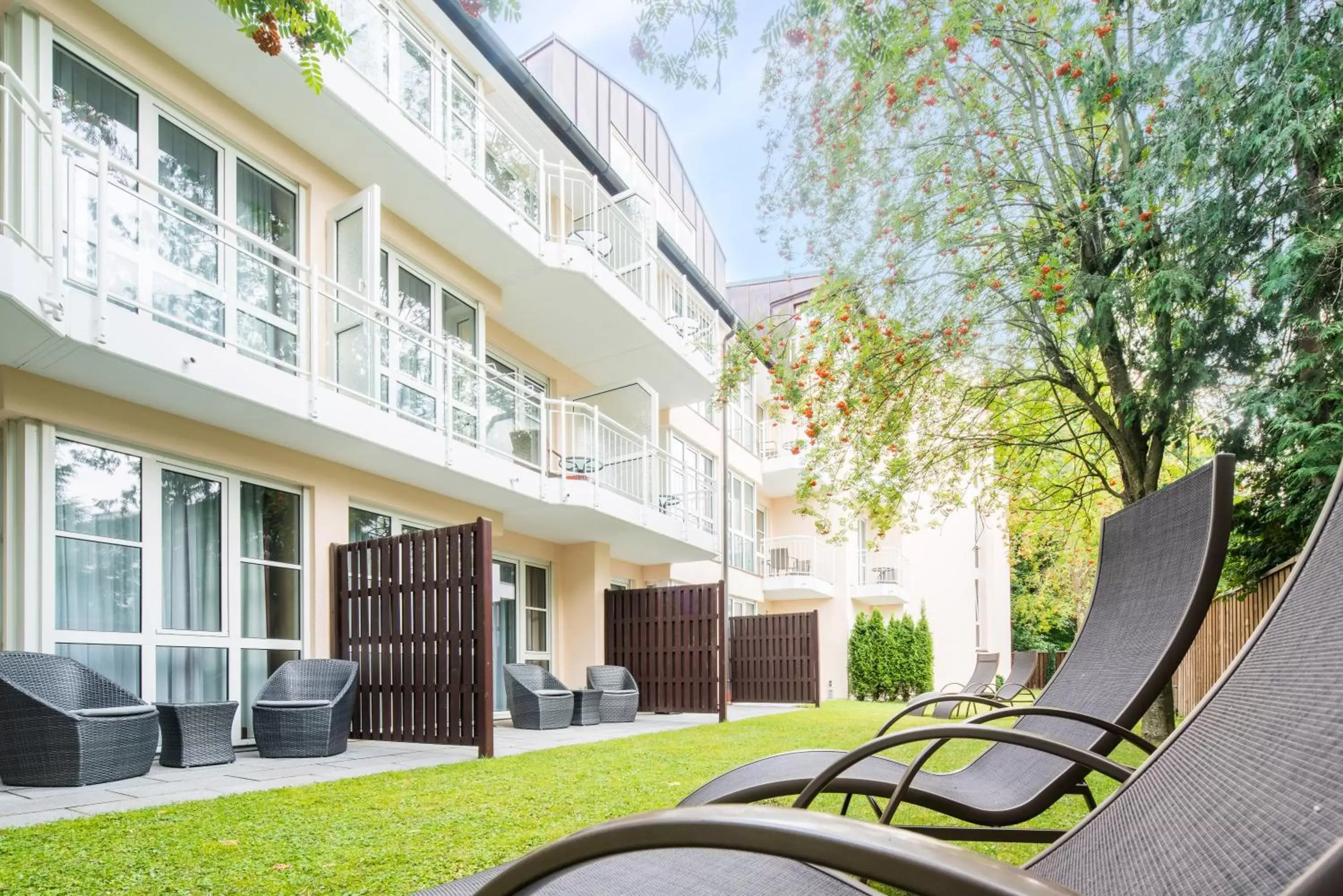 Patio, Property Building in Best Western Plus Parkhotel Erding