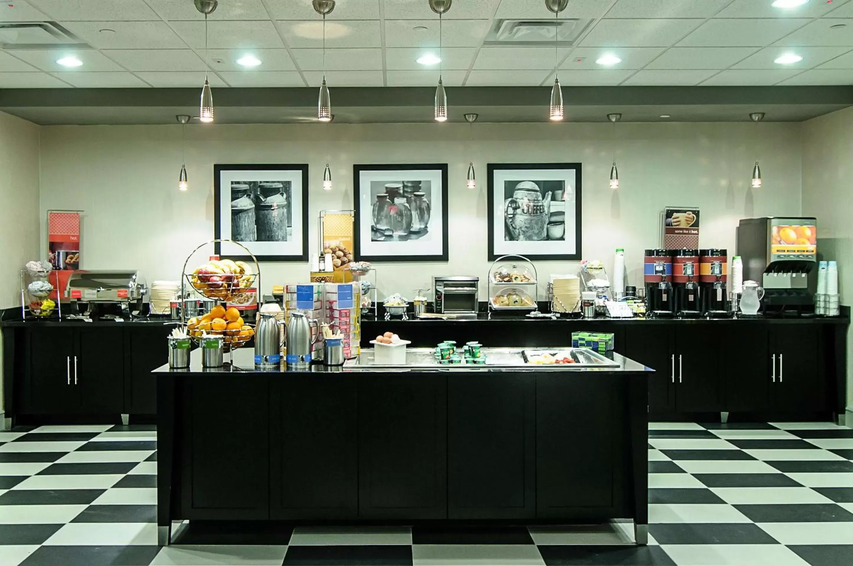 Dining area, Restaurant/Places to Eat in Hampton Inn Stafford / Quantico-Aquia