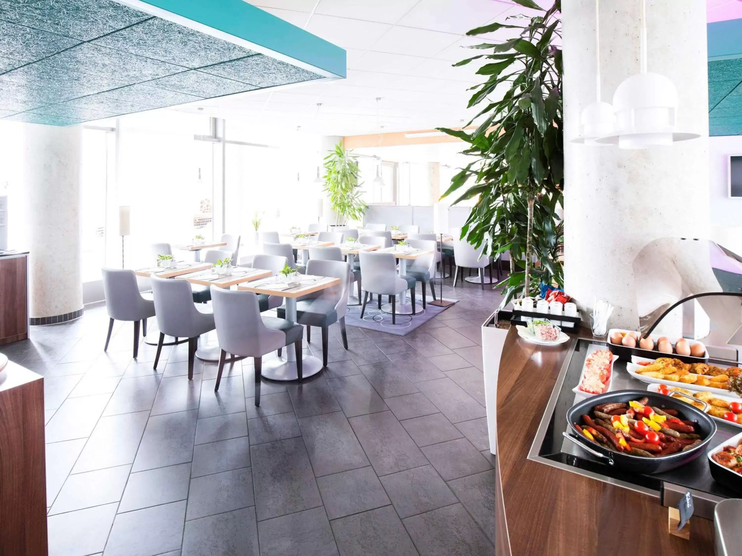 Restaurant/Places to Eat in Novotel Suites Hannover