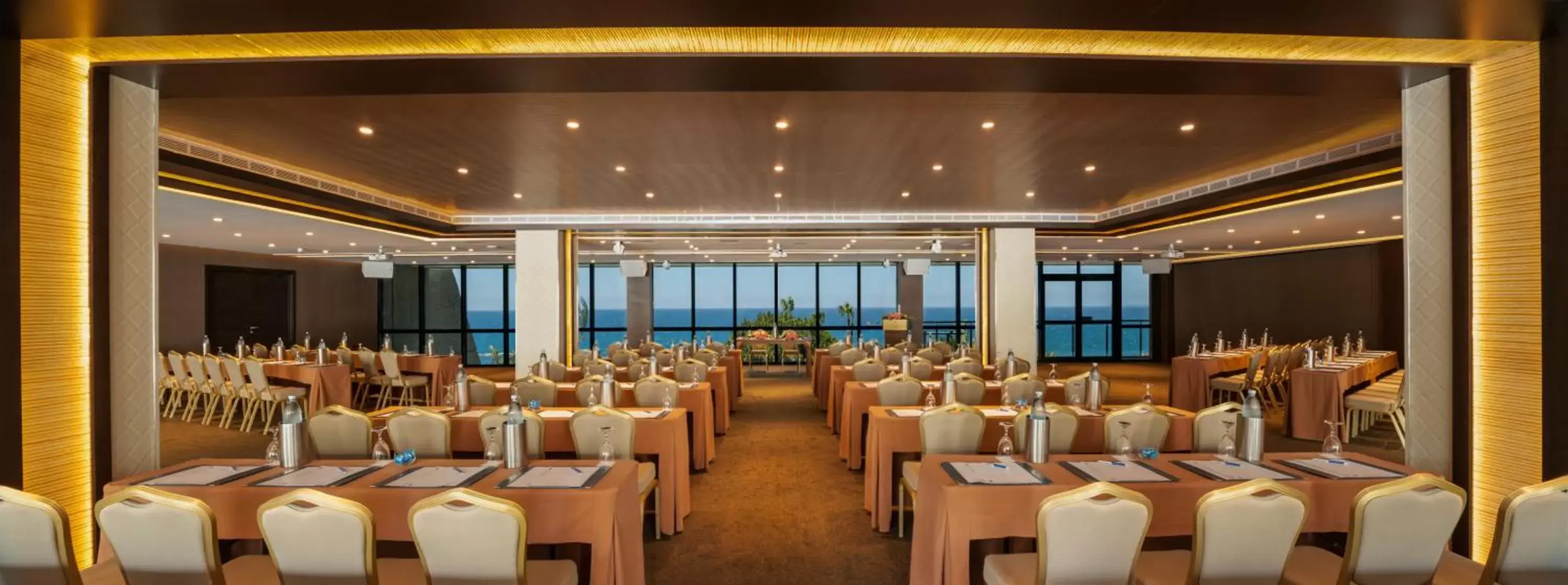 Banquet/Function facilities, Banquet Facilities in Amathus Beach Hotel Limassol