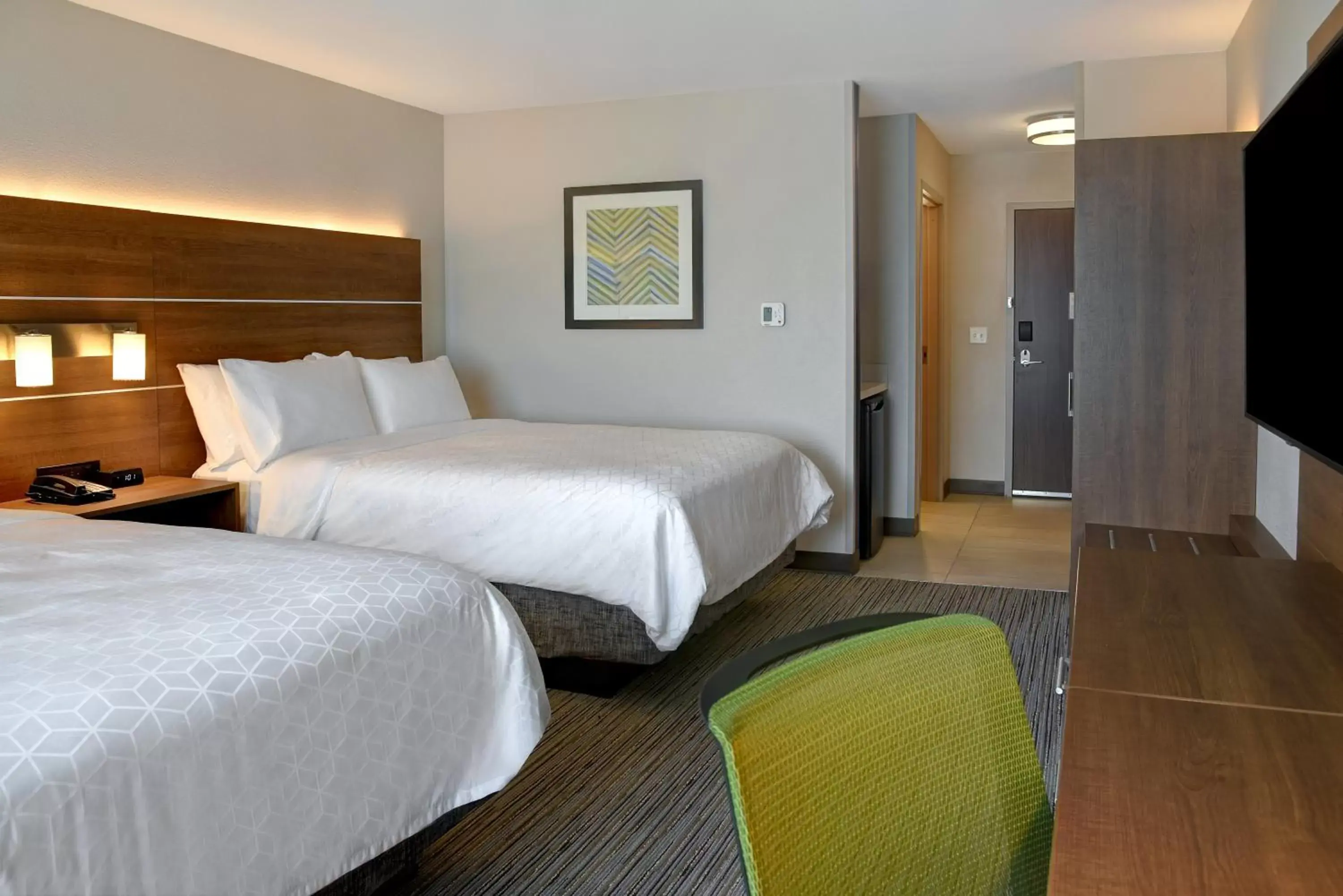 Photo of the whole room, Bed in Holiday Inn Express & Suites - Ottawa, an IHG Hotel