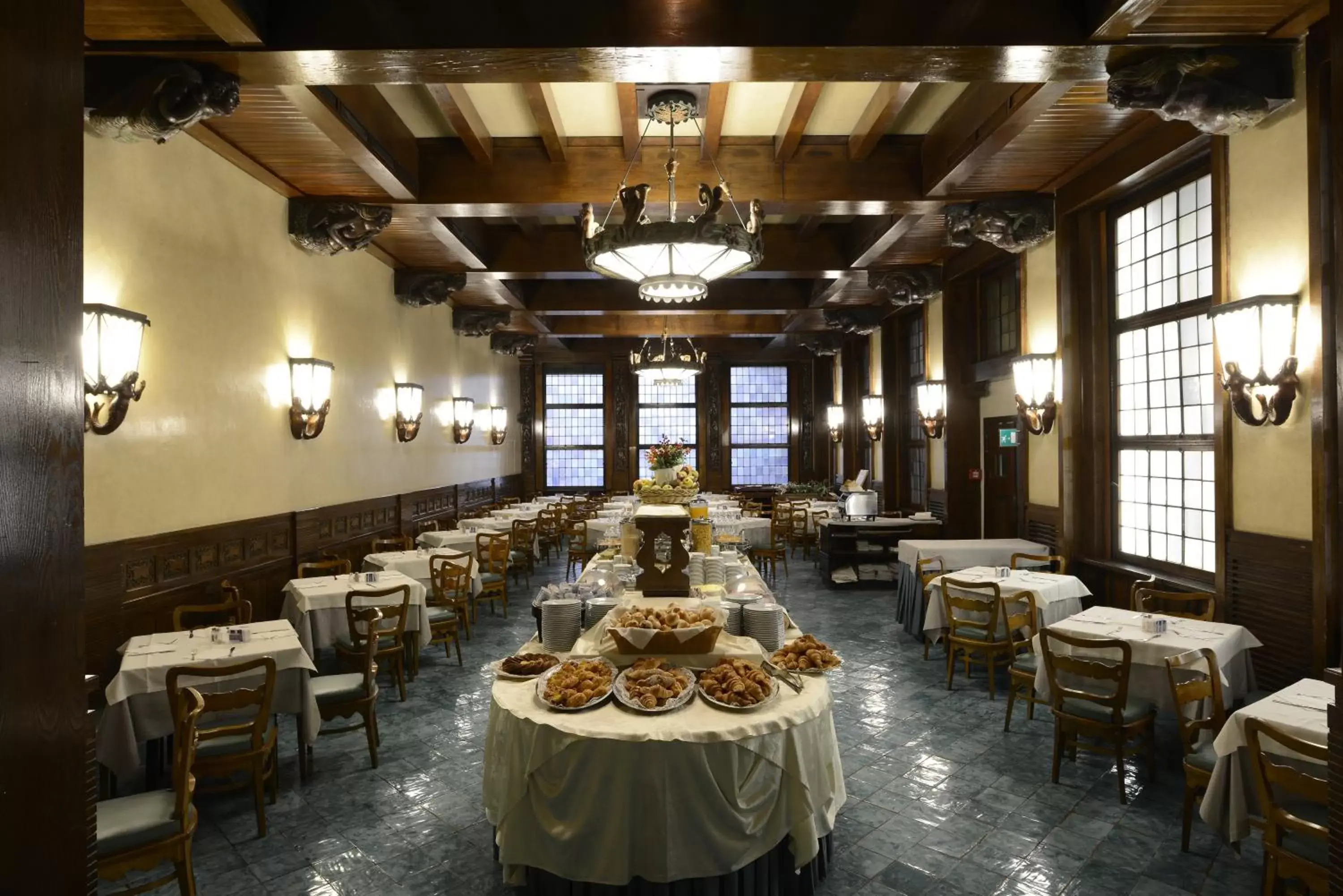 Restaurant/Places to Eat in Bettoja Hotel Mediterraneo