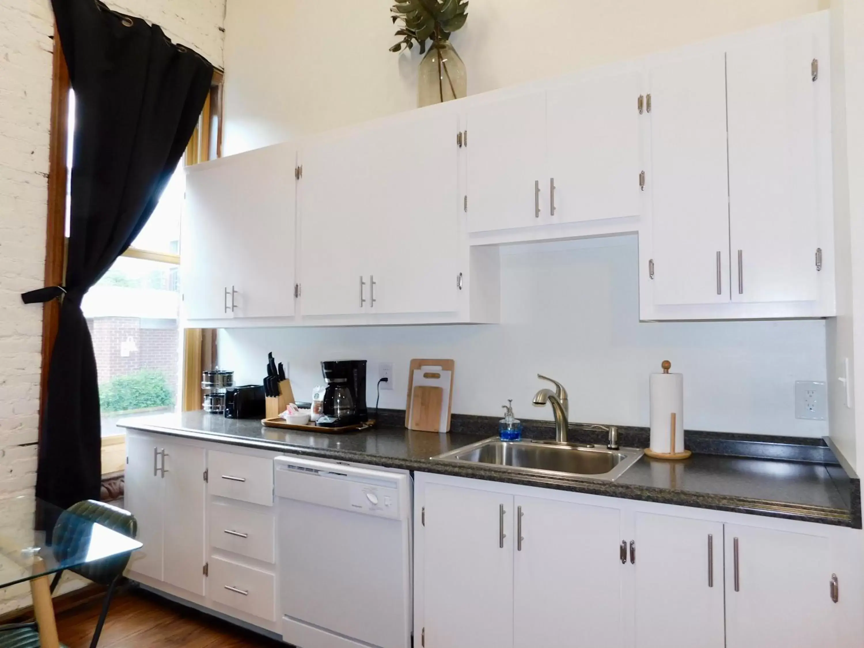 Kitchen/Kitchenette in The Lofts at 107